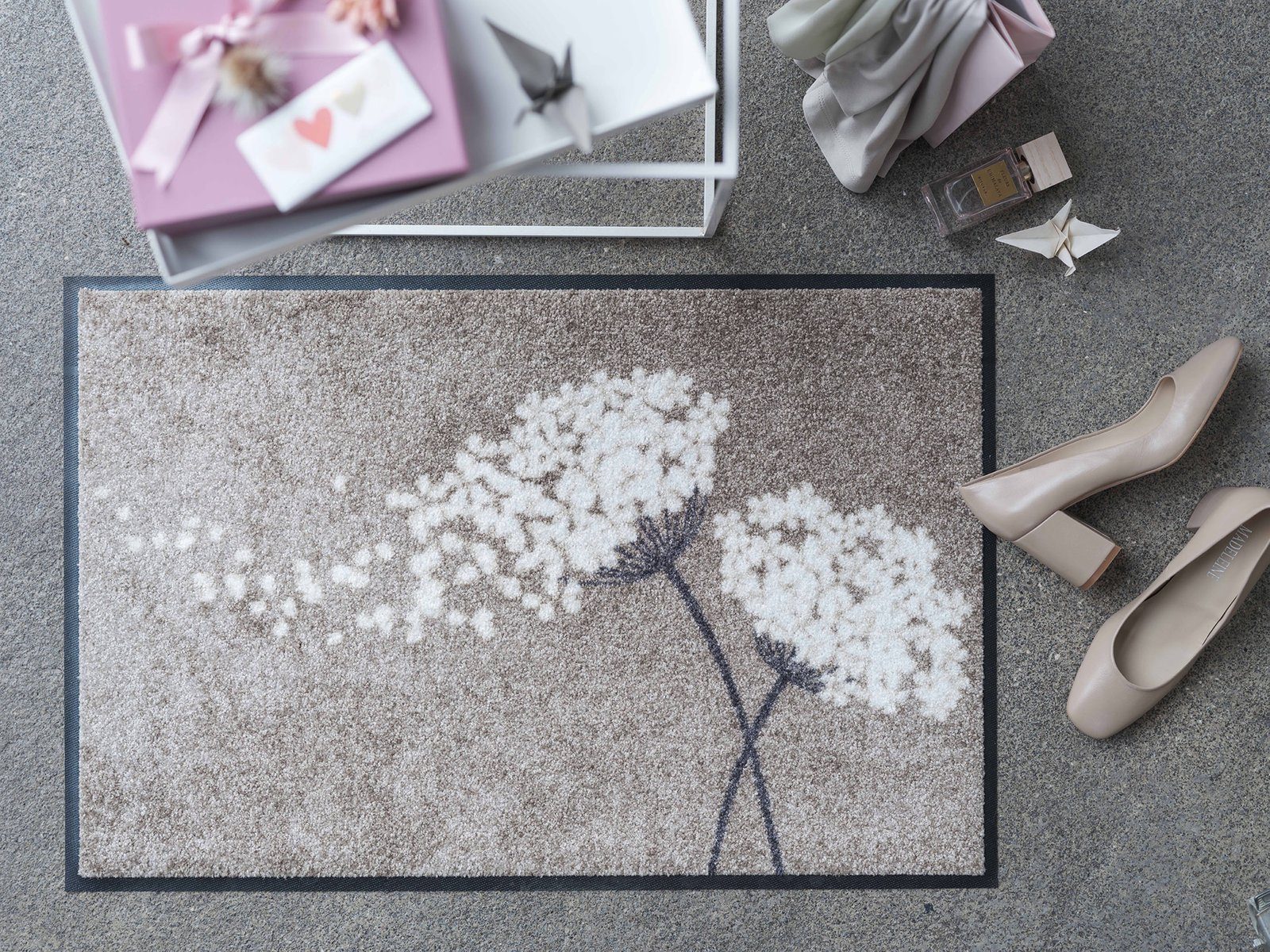 Salonloewe Fußmatte Salonloewe WISHFULL BLOSSOM TAUPE günstig online kaufen