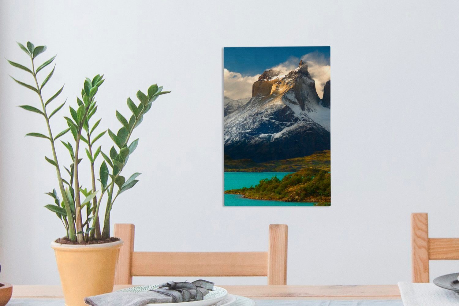 Schöne, Nationalpark Patagonien St), Gemälde, im in cm (1 Leinwandbild inkl. Chile, OneMillionCanvasses® bespannt fertig Zackenaufhänger, schneebedeckte Leinwandbild Berge 20x30