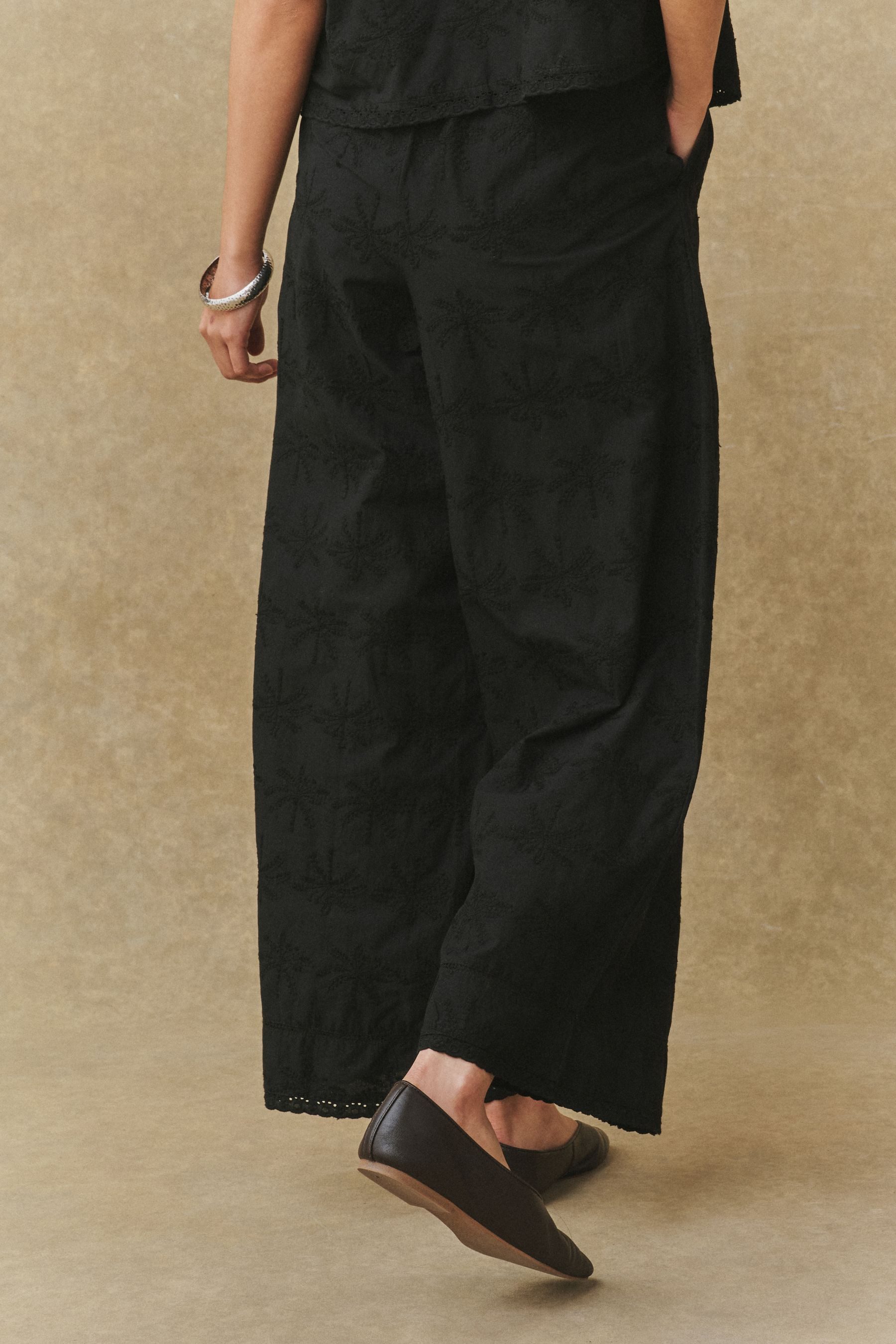 Next Palazzohose Bestickte Hose mit weitem Bein, Kurzgröße (1-tlg) günstig online kaufen