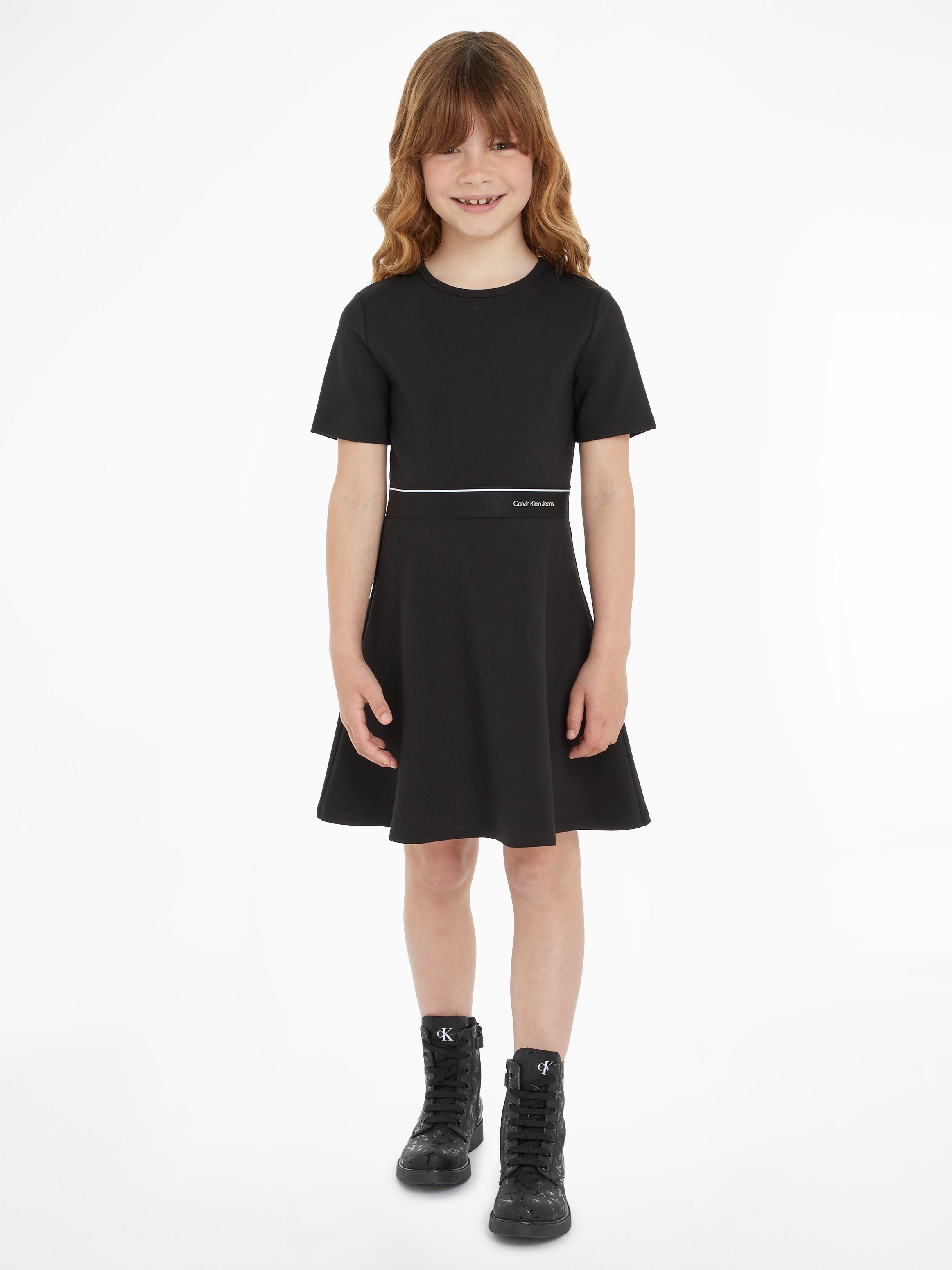 Calvin Klein Jeans Blusenkleid PUNTO LOGO TAPE SS DRESS für Kinder bis 16  Jahre