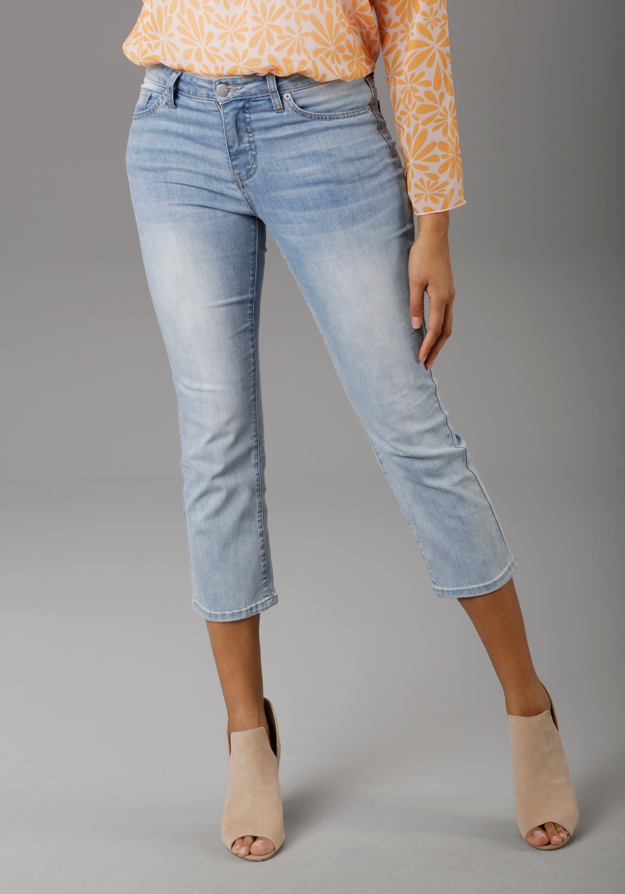 Aniston SELECTED Straight-Jeans in cropped verkürzter light-blue-washed Länge