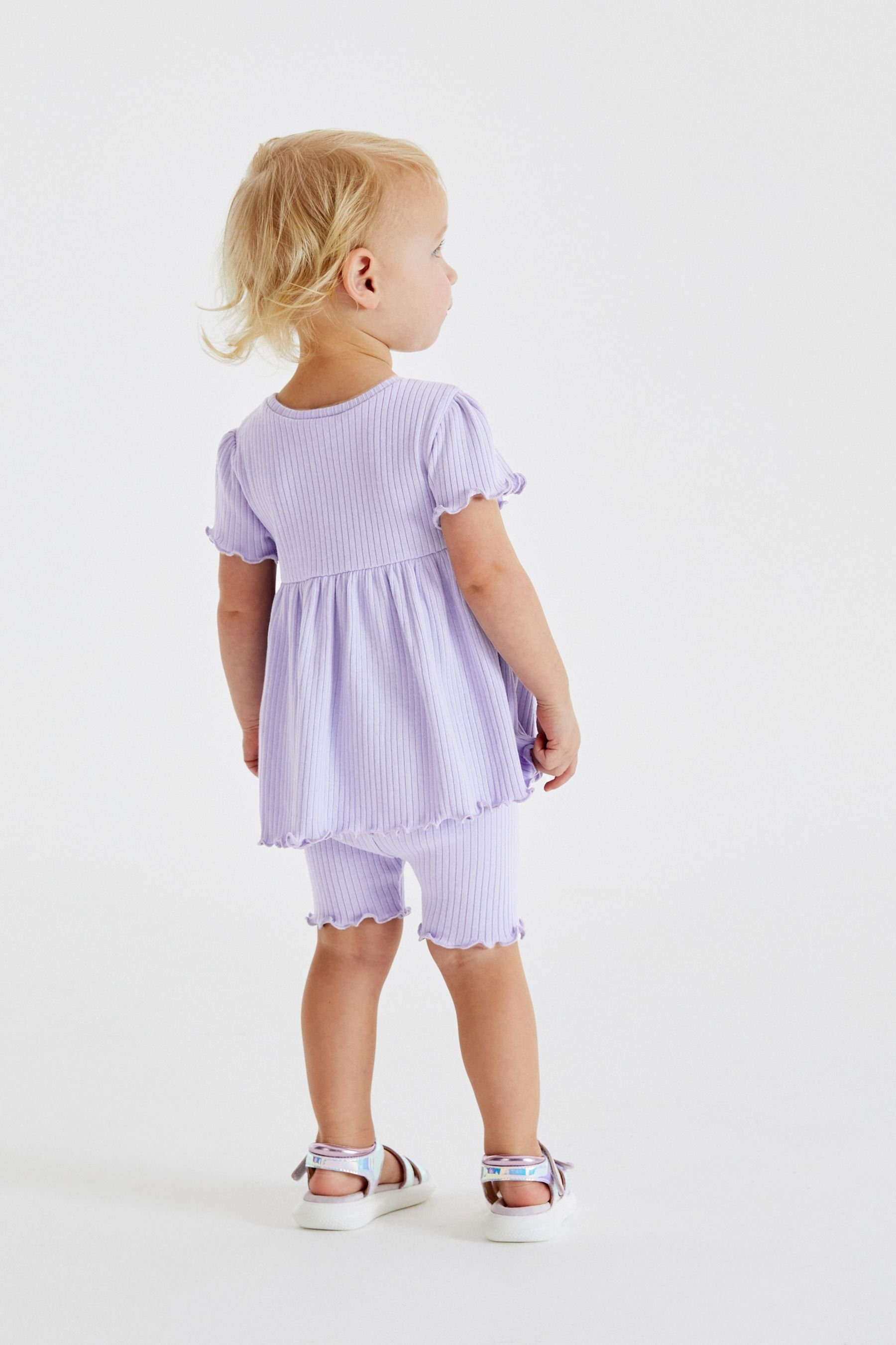Next T-Shirt & Kurzarmoberteil Shorts Shorts im Lilac Set Purple (2-tlg) und