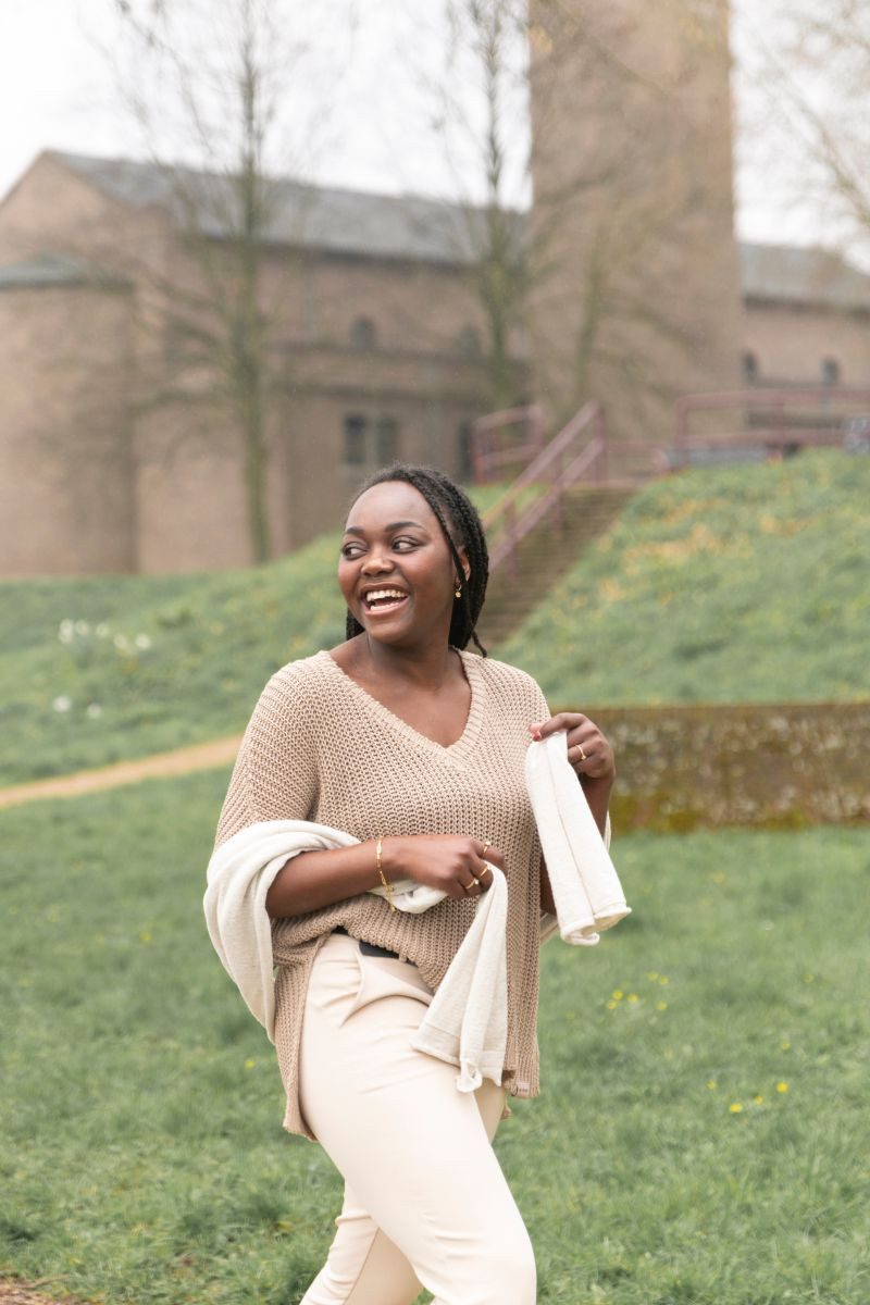 Knit Factory Strickpullover Daisy Strickpullover V-Ausschnitt Grau 36/44 (1-tlg)