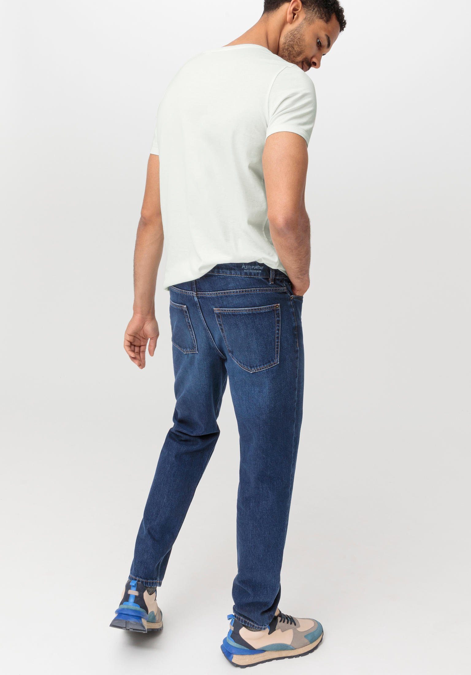 Hessnatur Bequeme Jeans Relaxed Tapered aus reinem Bio-Denim (1-tlg)