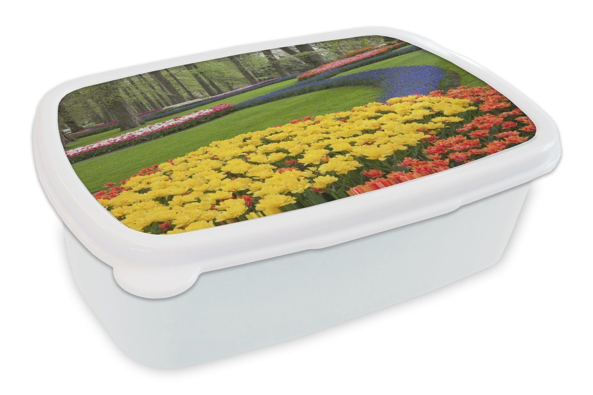 MuchoWow Lunchbox Blumen im Gras auf dem Keukenhof in Holland., Kunststoff, (2-tlg), Brotbox für Kinder und Erwachsene, Brotdose, für Jungs und Mädchen weiß