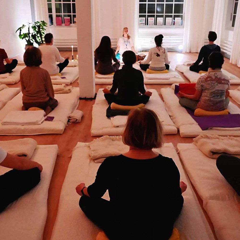 mydays Erlebnisgutschein Yoga Stuttgart, Stille Auszeit mit Klangmagie