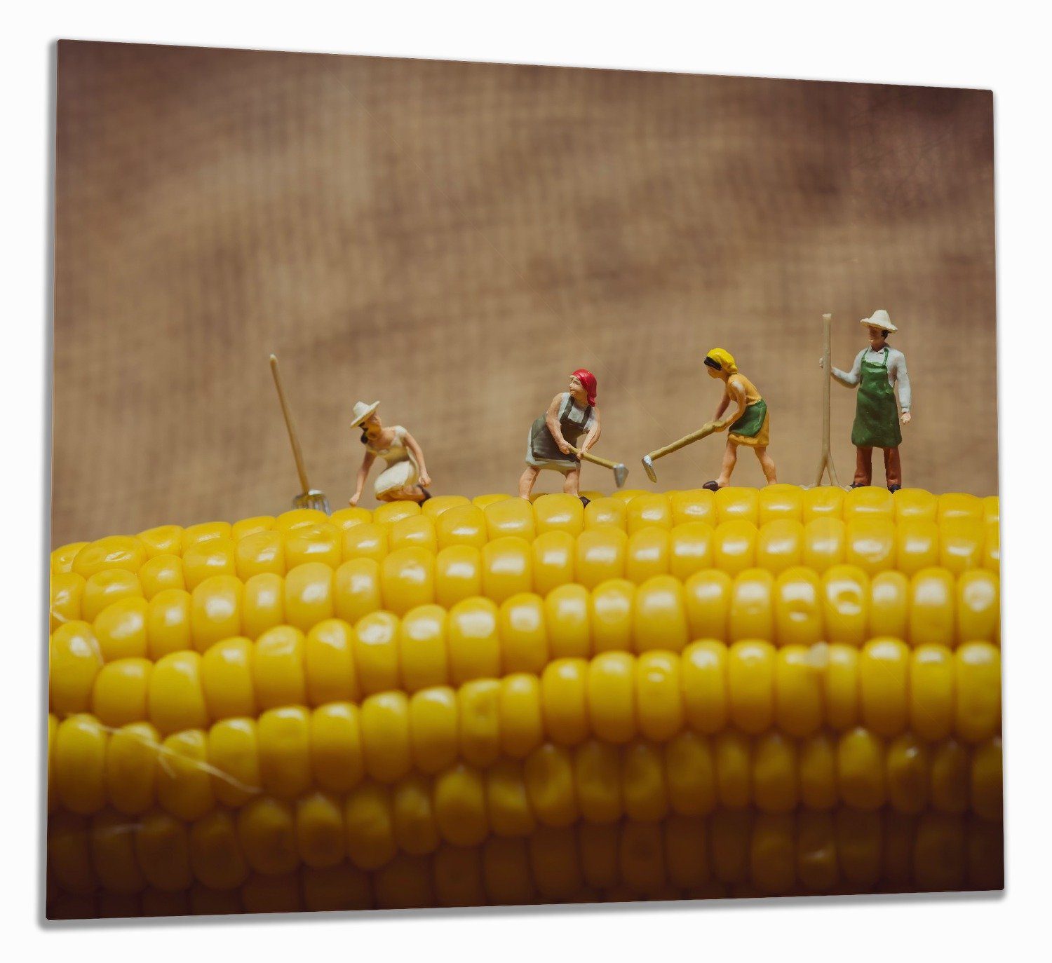 Wallario Herd-Abdeckplatte Lustige Bauernfiguren auf einem Maiskolben beim Arbeiten, ESG-Sicherheitsglas, (Glasplatte, 1 tlg., inkl. 5mm Noppen), verschiedene Größen