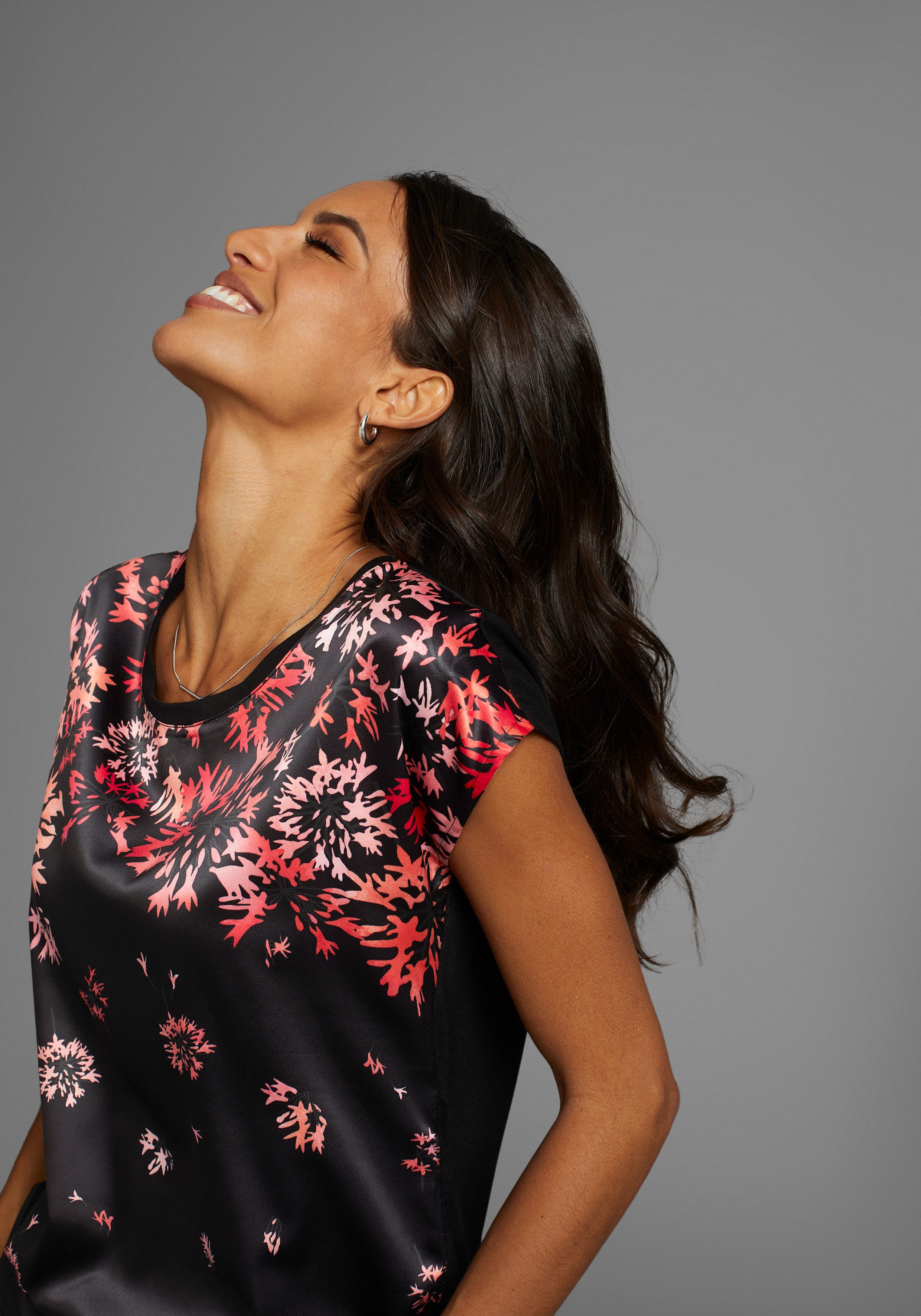 Laura Scott Shirtbluse in modischem Materialmix - NEUE FARBEN. Reduzierter Preis € 32,99. Unverbindliche Preisempfehlung € 39,99, (€ 32,99 pro 1 Stk)