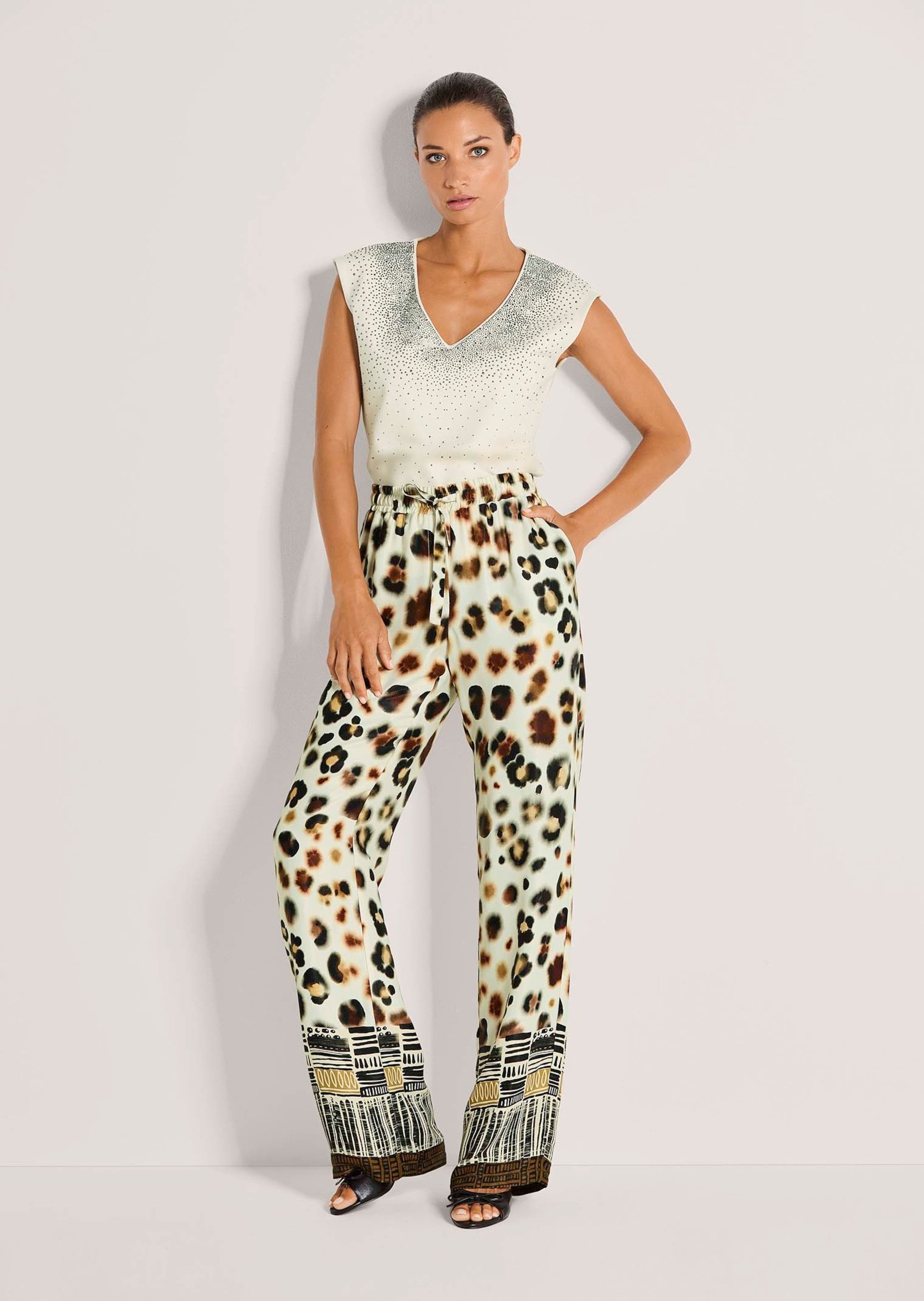 MADELEINE Stoffhose Druckhose mit Animalprint Sommerhose mit Schlupfbund, Nahttaschen und Knöchellänge