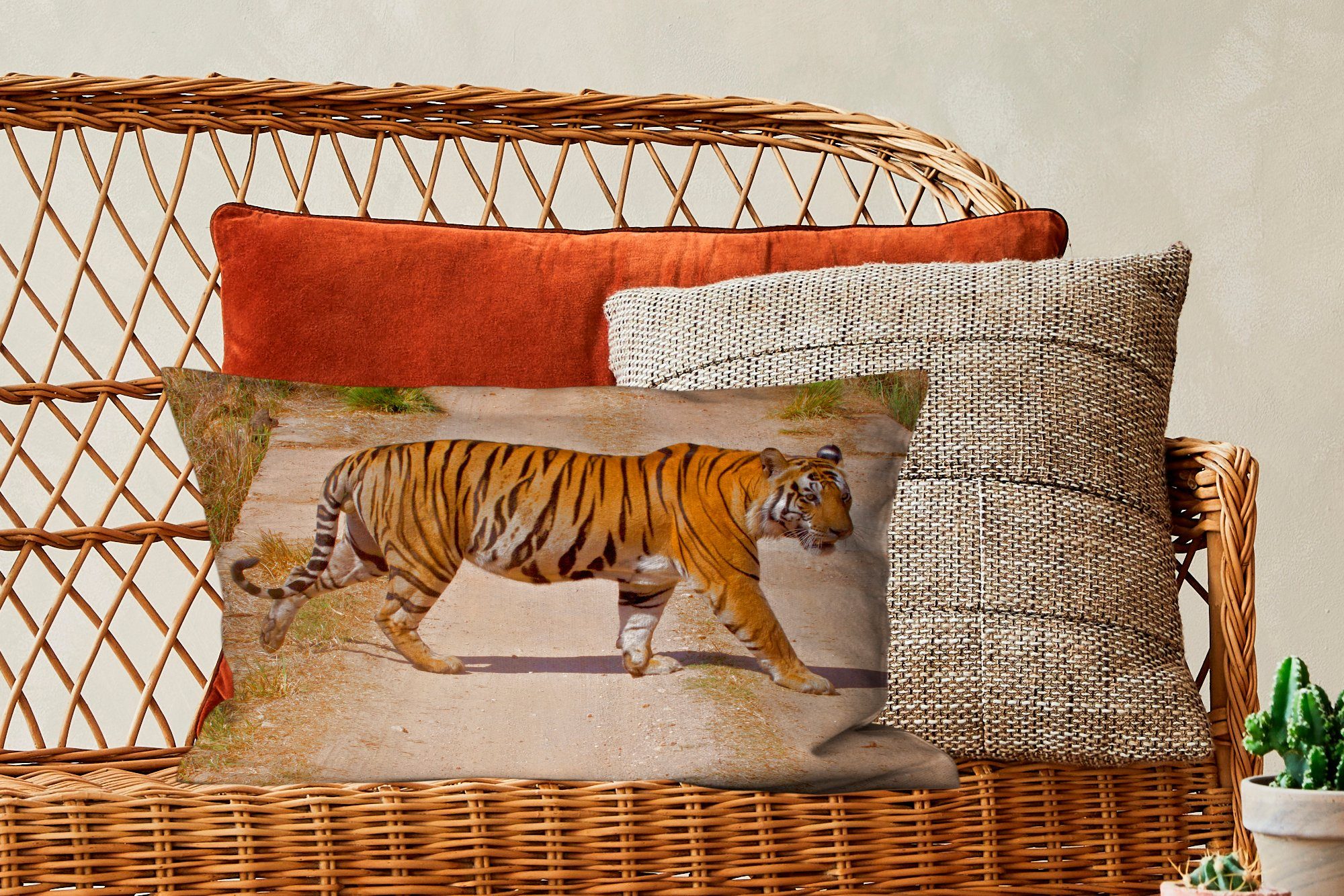 Tiger Dekokissen Dekokissen mit Füllung, Dekoration, Schlafzimmer - Wohzimmer Auswärts Laufen, - MuchoWow Zierkissen,