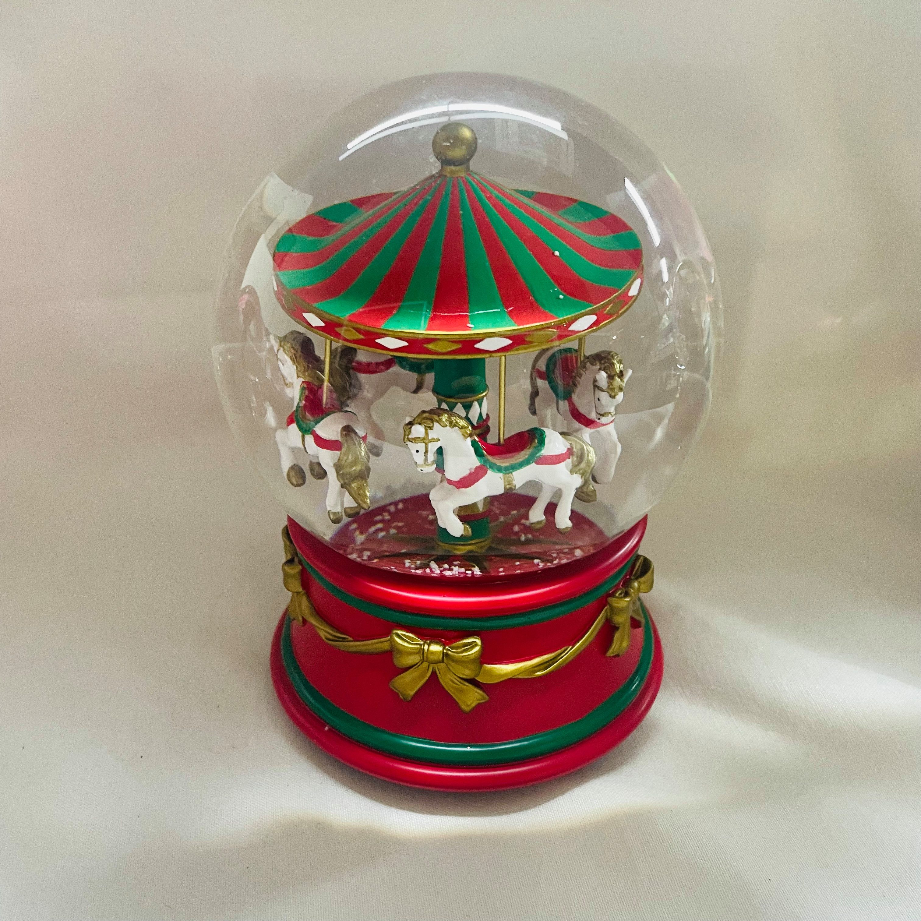 Musicboxworld Spieluhr Schneekugel Karussell Rot/Grün