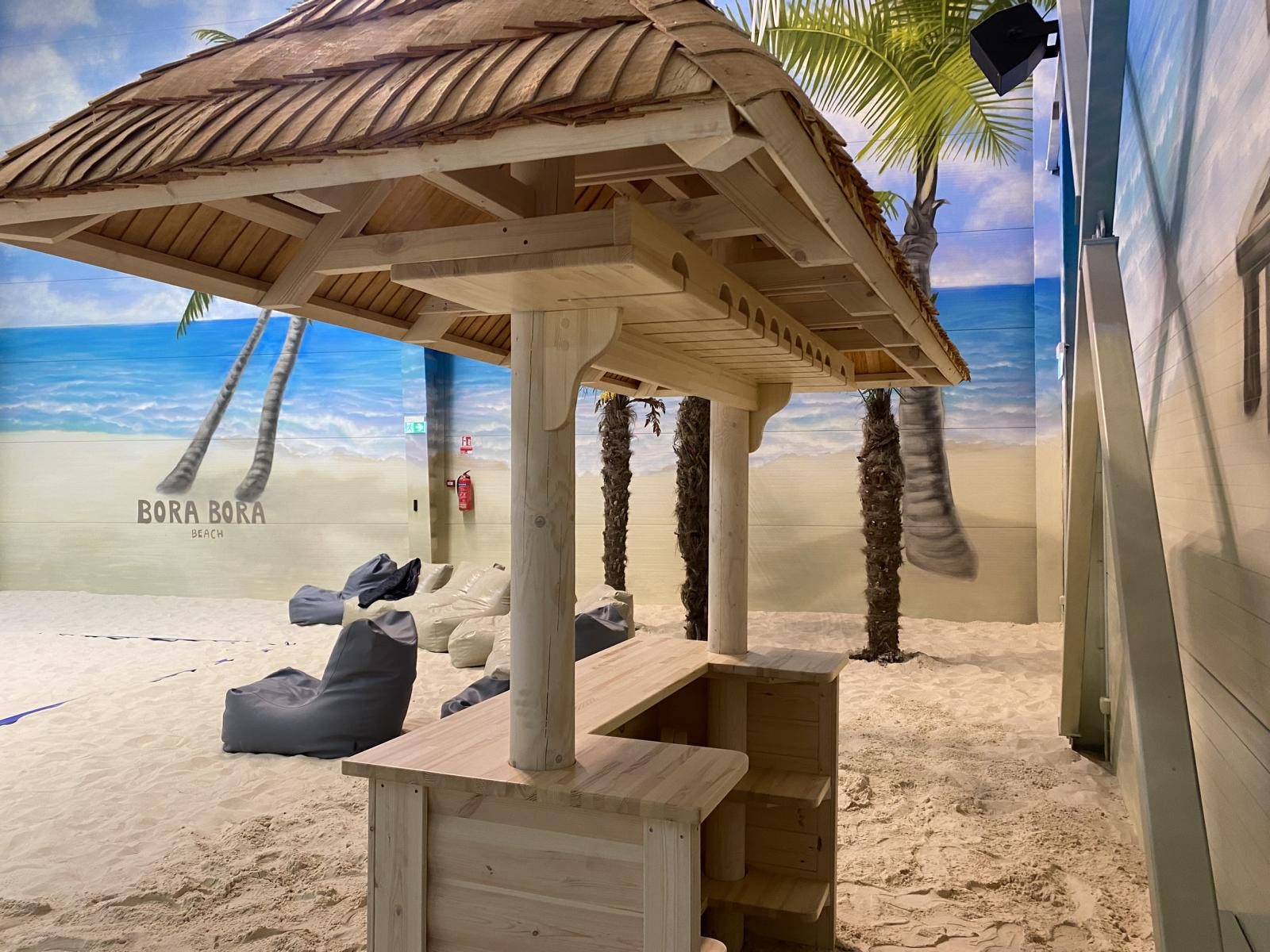 JVmoebel Bartisch Moderne Gartenbar aus Holz mit Dach und praktischem Stauraum (1-St., Bar Theke), Made in Europa