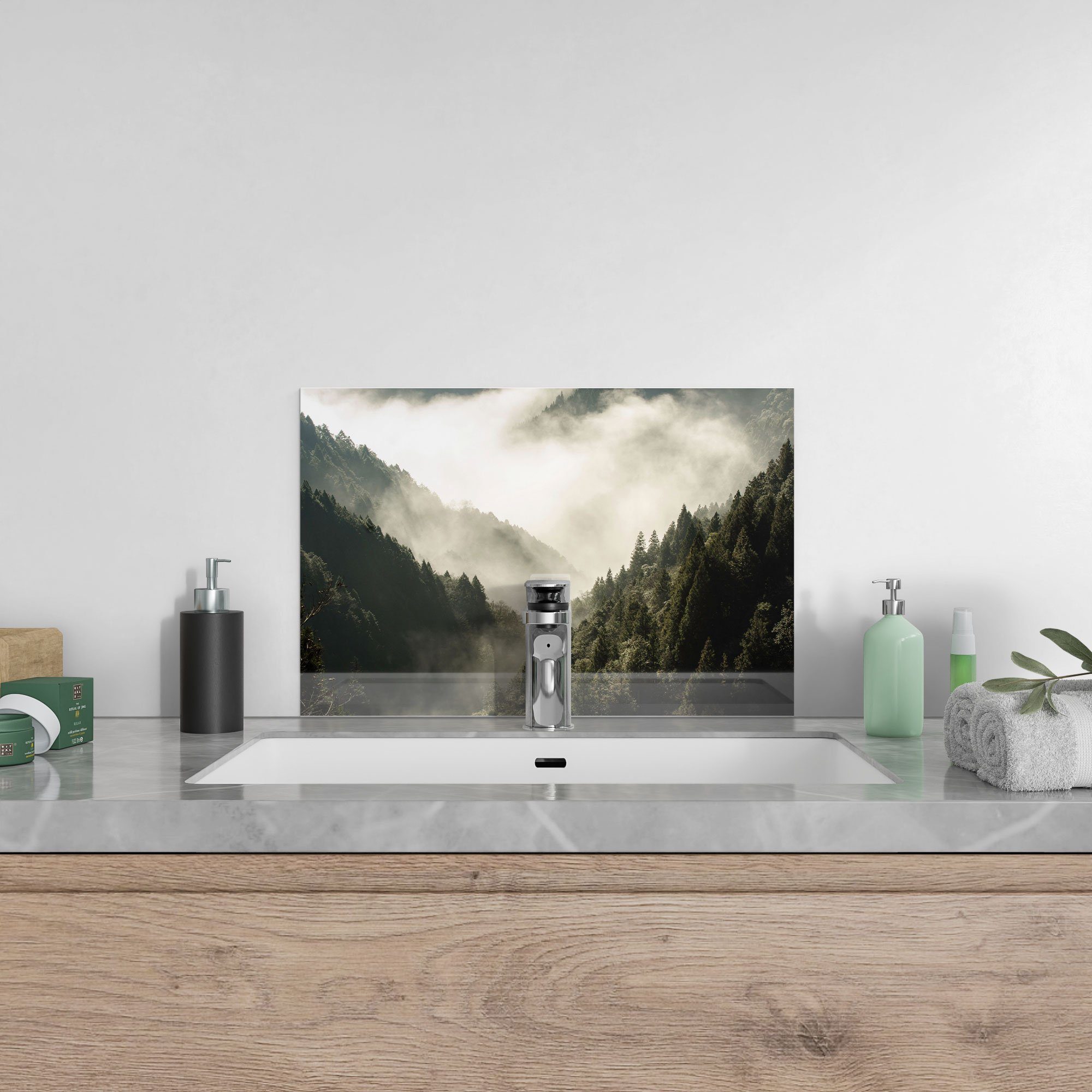 Bergen', Glas 'Nebel Badrückwand Küchenrückwand in Herdblende den Spritzschutz DEQORI