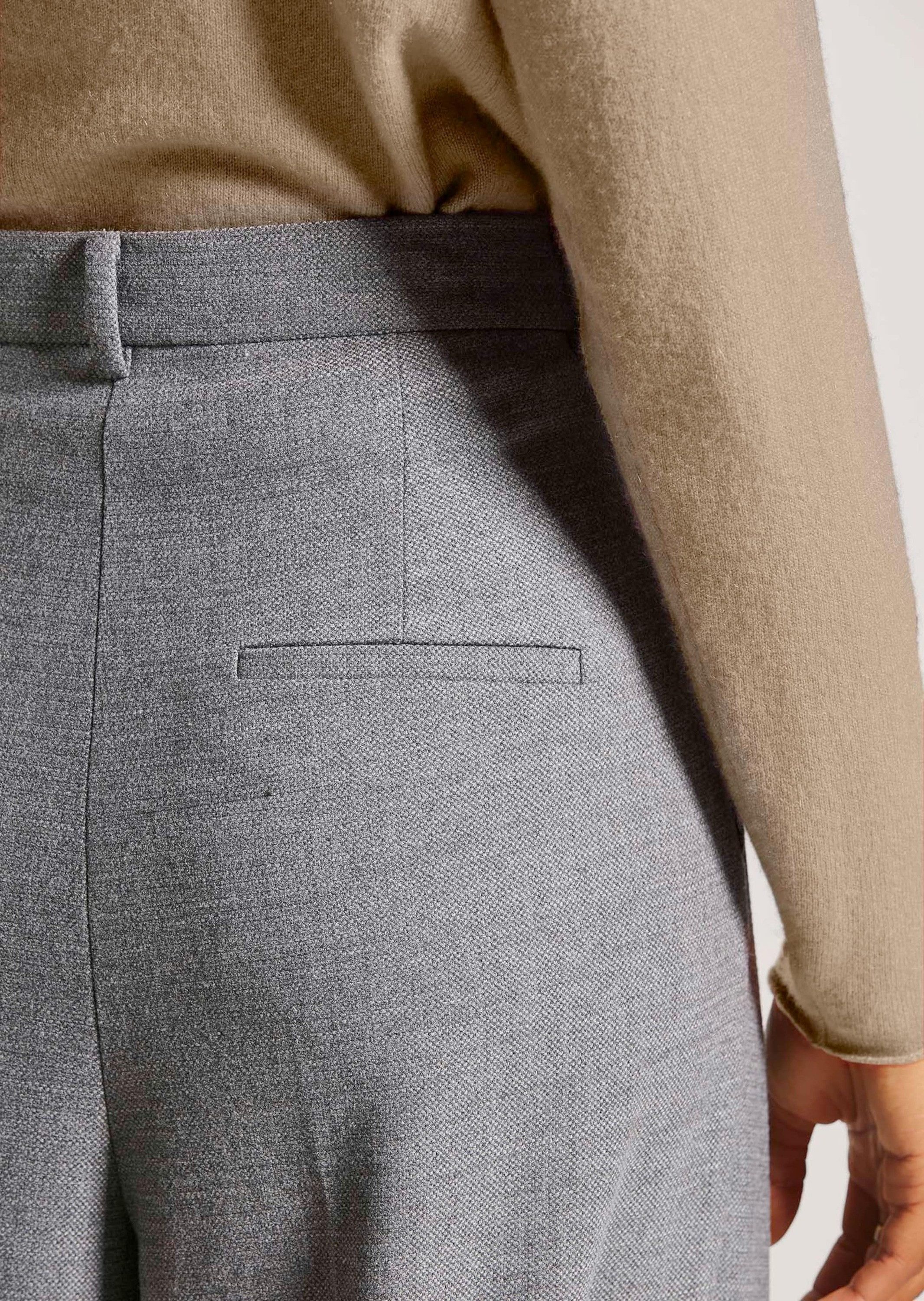MADELEINE Bundfaltenhose Weite Bundfaltenhose mit Formbund Palazzohose mit lässiger Weite, Knopfverschluss, Gürtelschlaufen