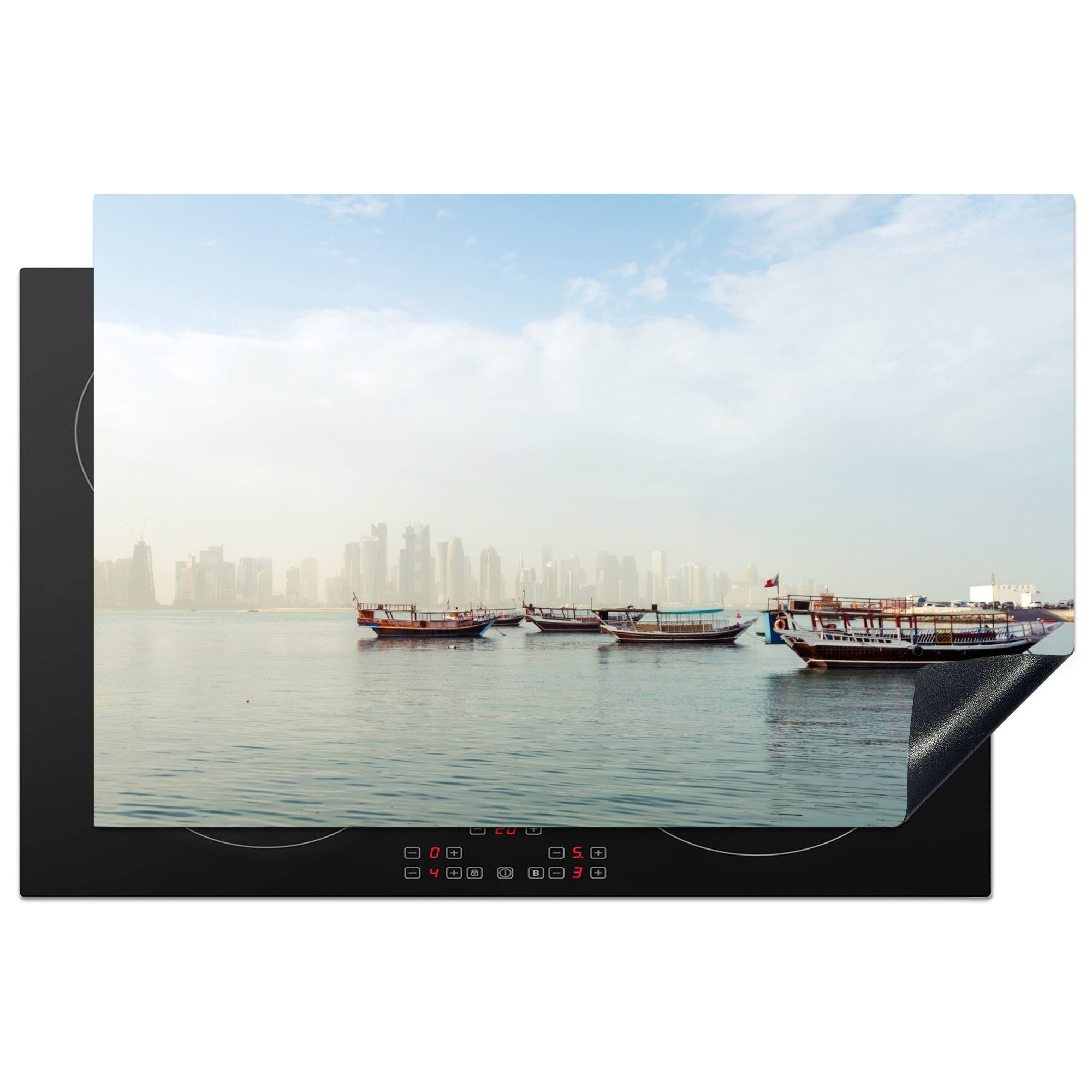 Schutz in die Gewässern Doha, Vinyl, cm, MuchoWow küche, tlg), Boote von Induktionskochfeld Herdblende-/Abdeckplatte Ceranfeldabdeckung 81x52 den (1 für