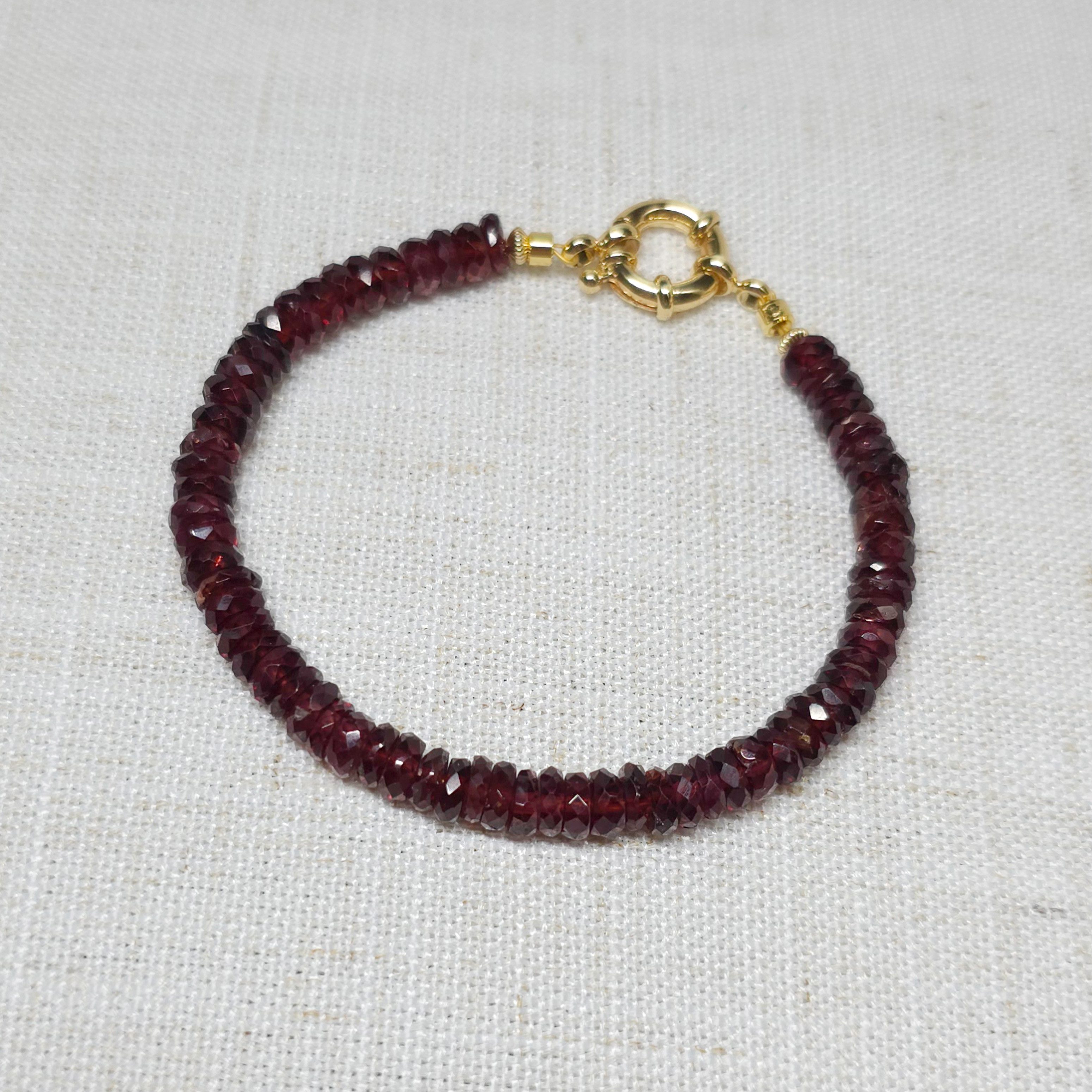 GOLDEN Armband Echtes Granat Armband, zartes Granat Stapelarmband Geburtsstein Januar