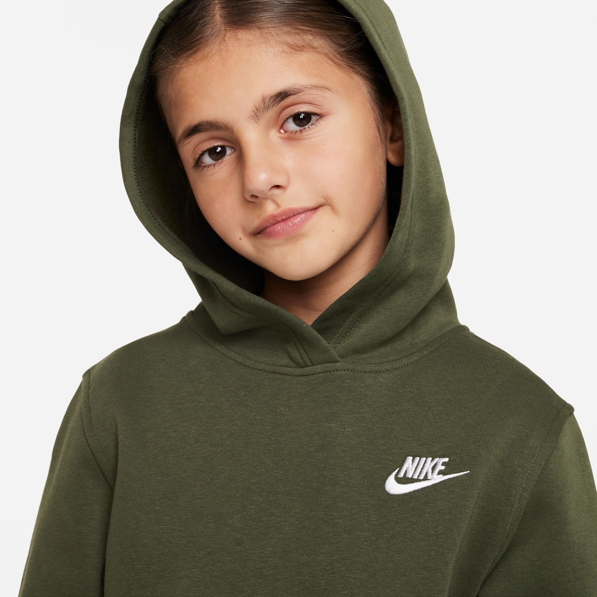 Nike Sportswear Kapuzensweatshirt CLUB FLEECE BIG KID'S PULLOVER HOODIE CARGO KHAKI/WHITE