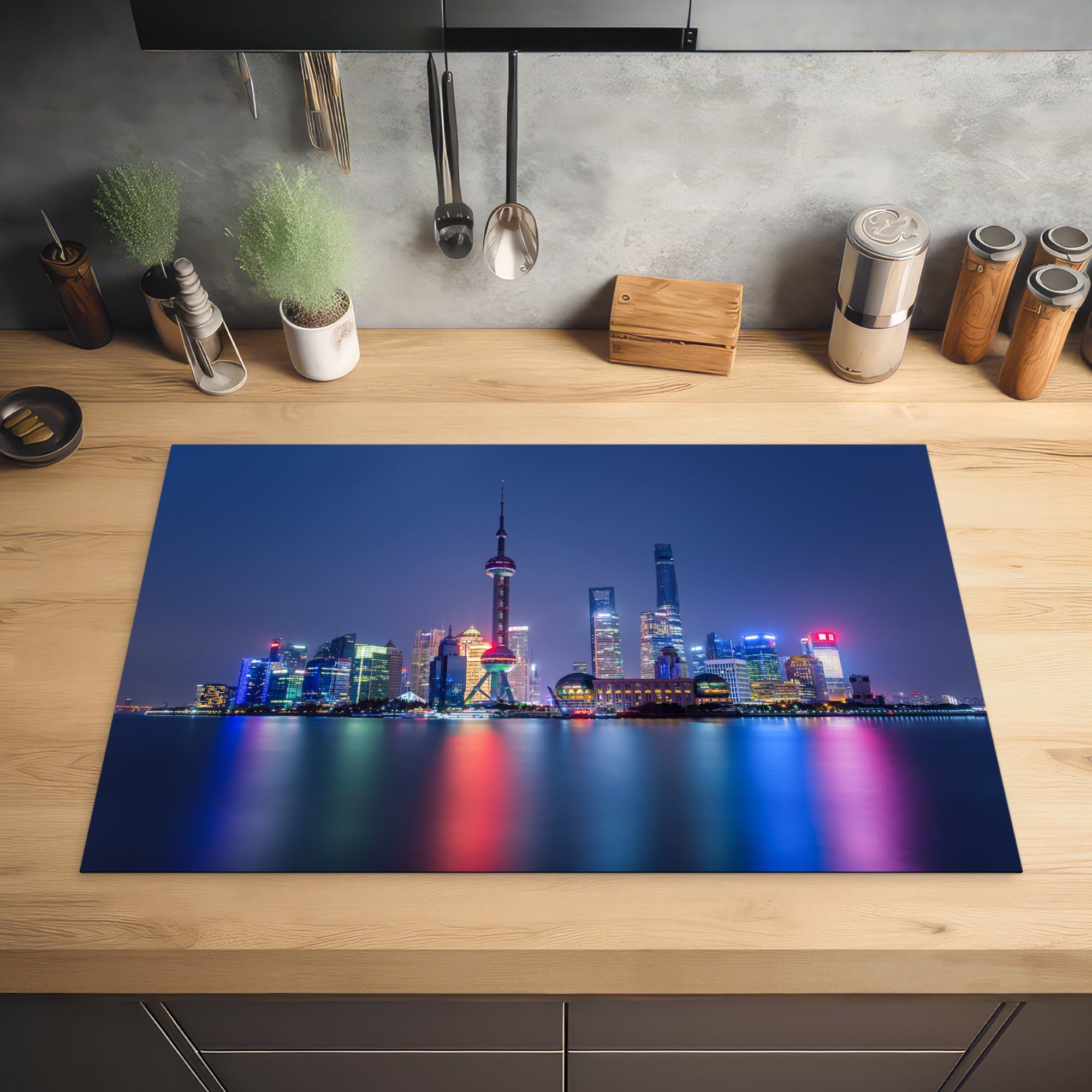 Wasser (1 Shanghai, - für Induktionskochfeld Ceranfeldabdeckung tlg), Vinyl, Licht Skyline cm, - - die Schutz 81x52 Herdblende-/Abdeckplatte küche, MuchoWow