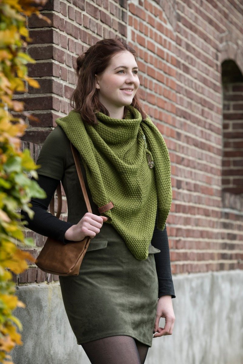Knit Factory Strickschal Coco Dreiecksschal Sage Green 190x85 cm, (Set, 1-St. Spar-Set), Schal Damen Herren set loop tücher schals winter Strick Mode herbst