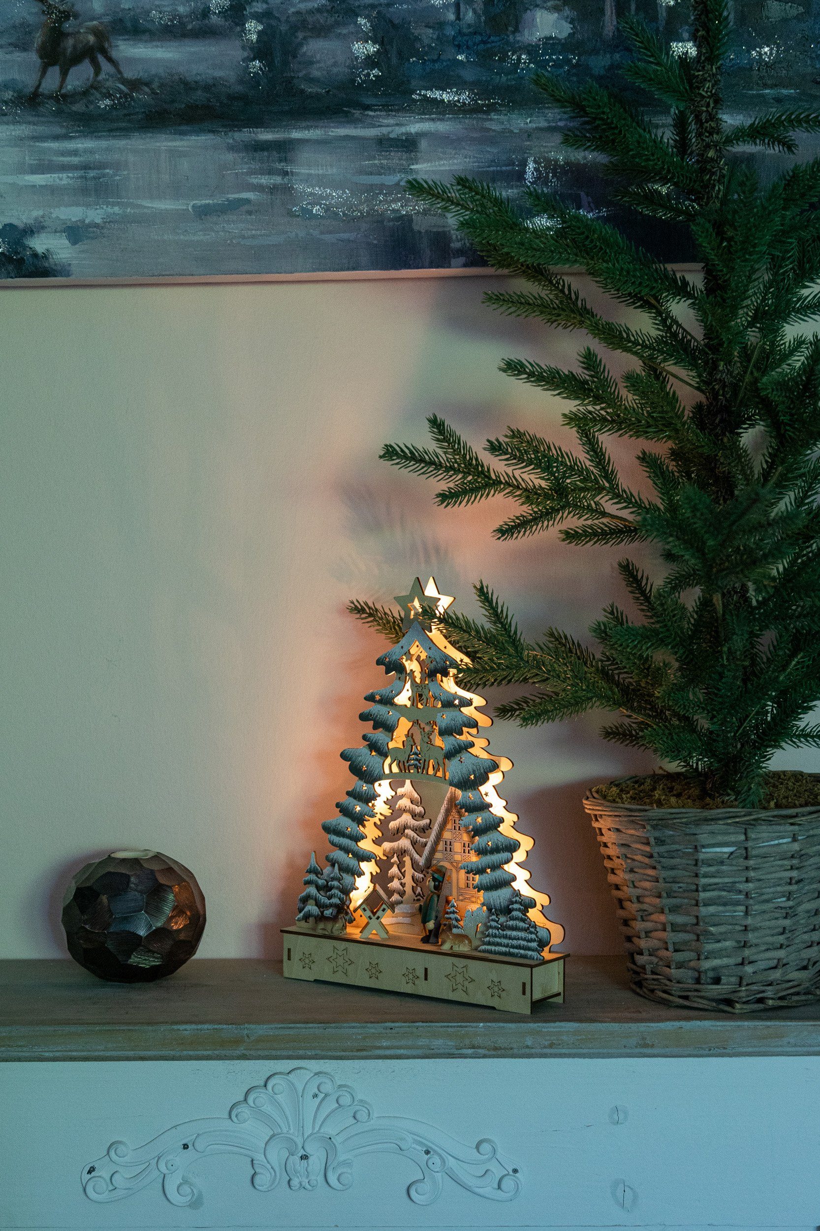 Wohnando Weihnachtsdorf Verschneiter Weihnachtsbaum aus Holz mit