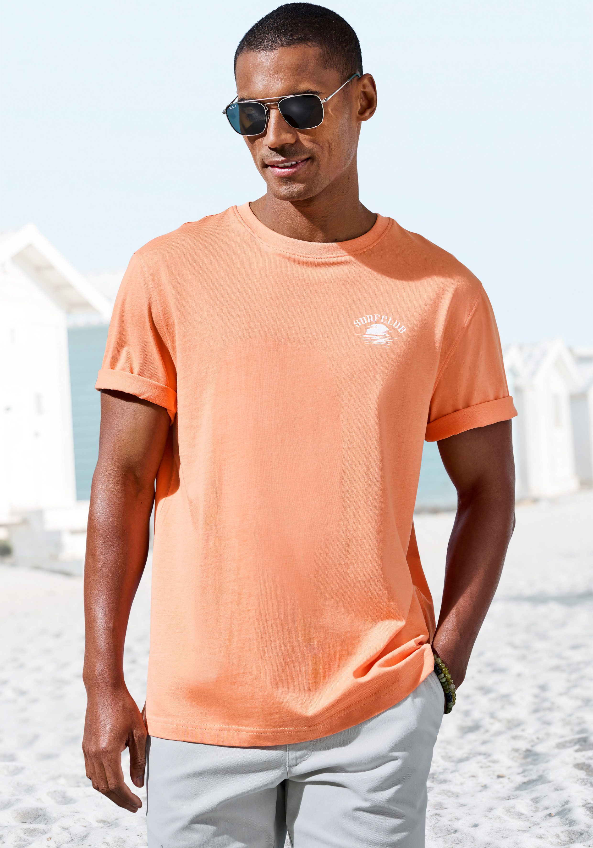 Beachtime by Lascana T-Shirt, sommerliches Shirt mit modischem Surfer Print Regular-Fit, mit kleinem Print vorn und großem Print hinten