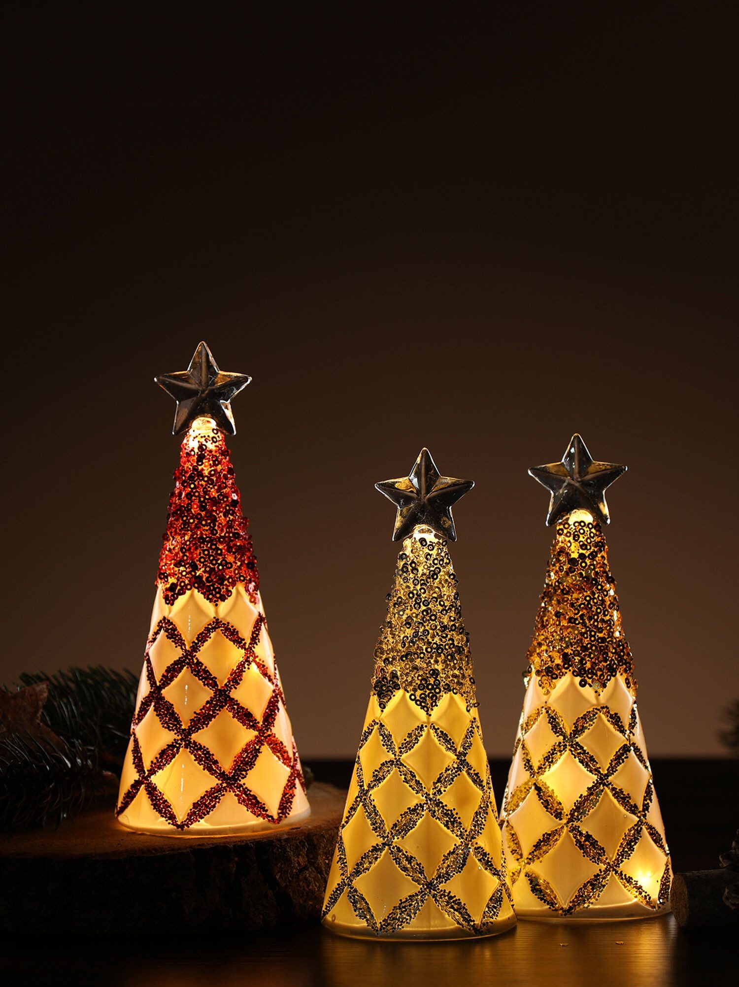 Dekorieren macht glücklich Weihnachtsfigur LED beleuchtete Tannenbäume mit günstig online kaufen