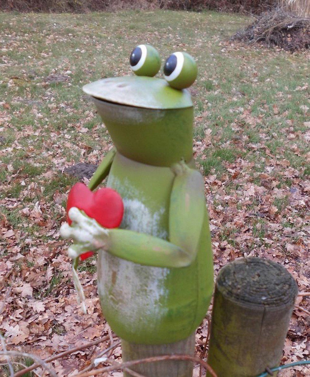 grün-rot Frosch Eisen Herz Zaunhocker mit Deko-Impression Zaunfigur Dekofigur Gartendekoration St) (1