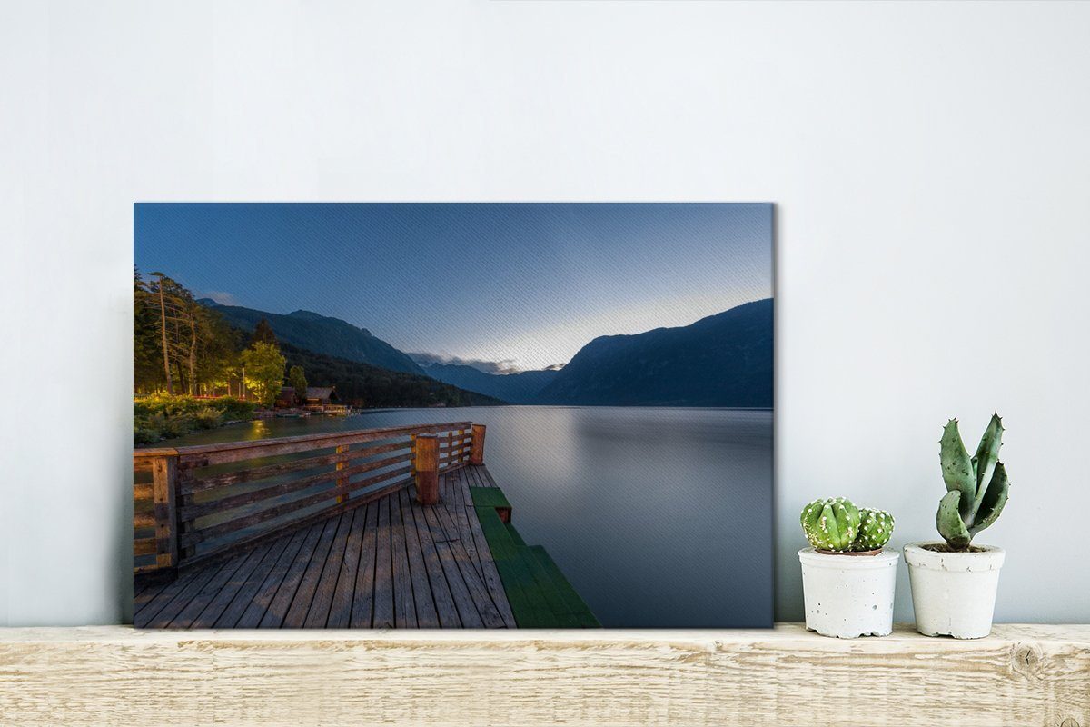 Leinwandbild St), Slowenien, Triglav-Nationalpark Aufhängefertig, 30x20 (1 ruhige Wanddeko, See cm Leinwandbilder, Bohinjer Der OneMillionCanvasses® Wandbild im in