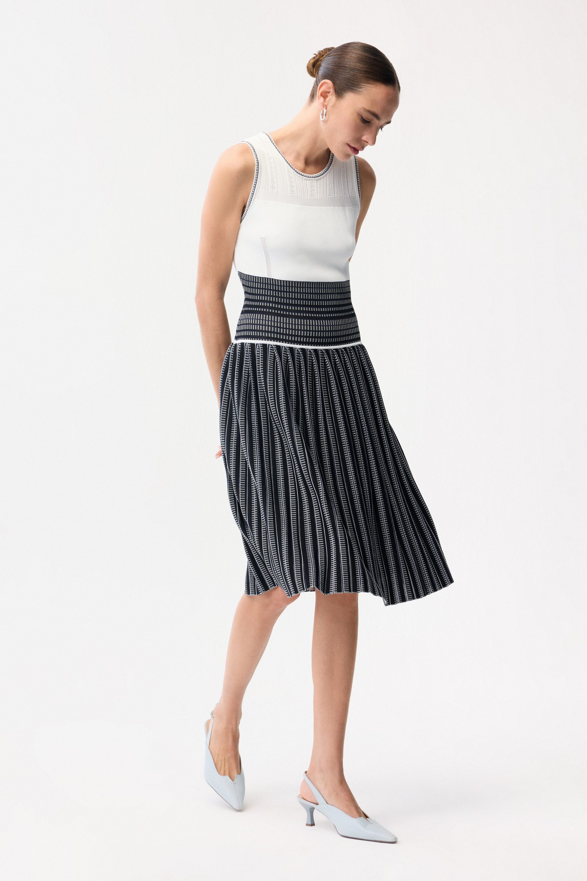 adL Jerseykleid Ärmelloses plissiertes Strickkleid – Bild 5 von 5