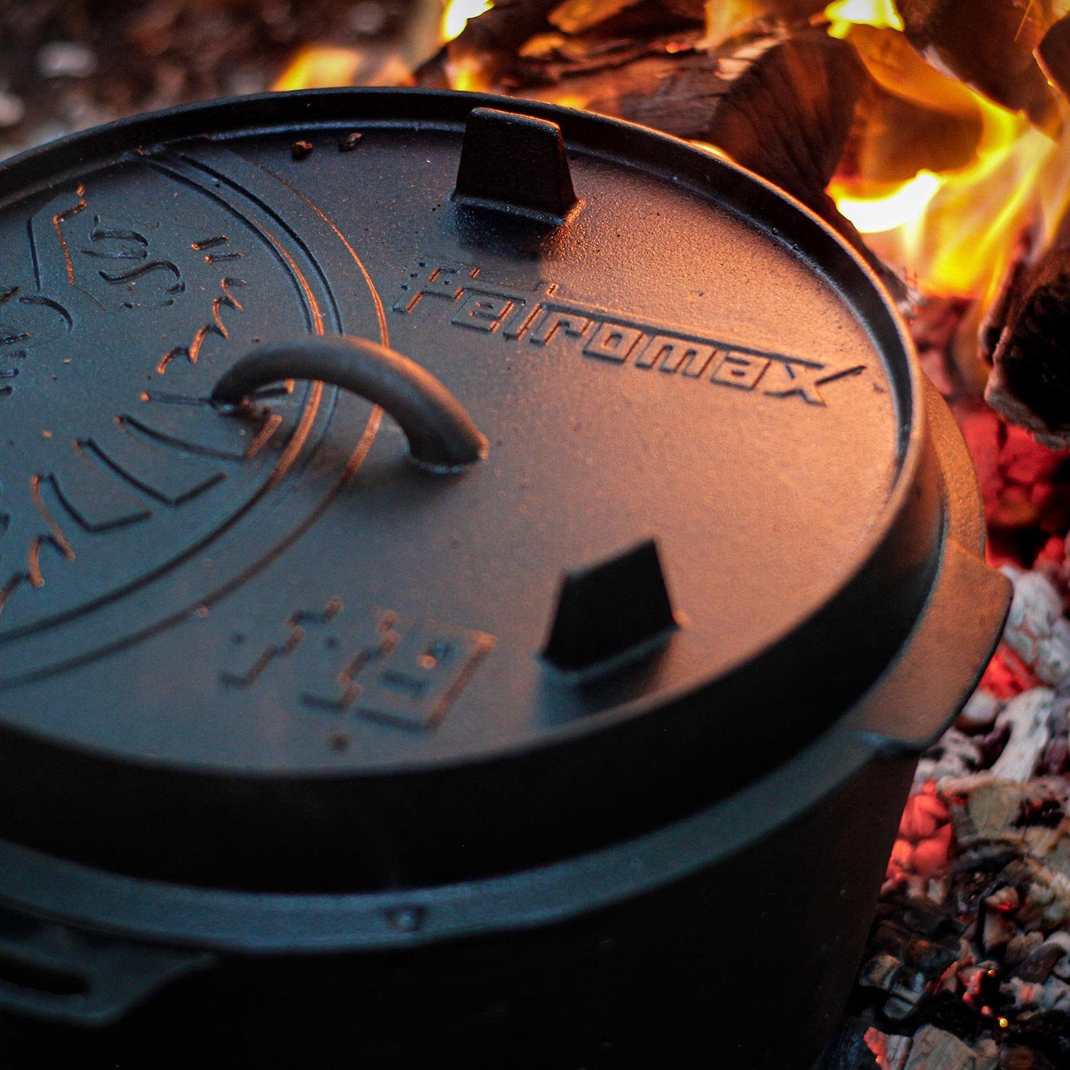 Petromax Schmortopf Feuertopf ft9 mit Deckel mit Füßen Dutch Oven, Gusseisen (Spar-Set, 3-tlg., für 8-14 Personen geeignet), Deckel mit Henkel, als Pfanne nutzbar, Topf induktionsfähig