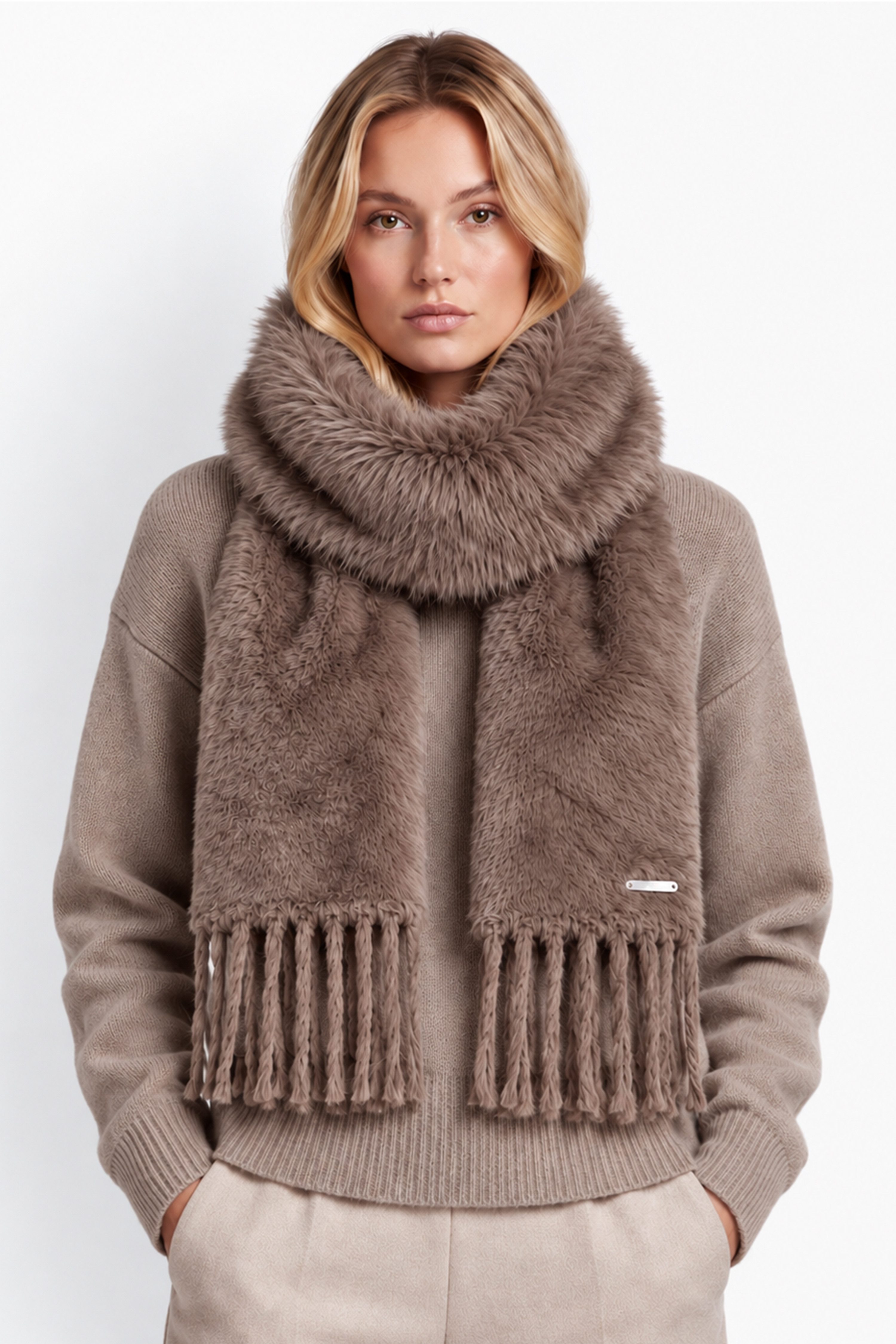 FUNK since 1776 Modeschal Flauschiger Schal mit Brushed-Effekt und Fransen