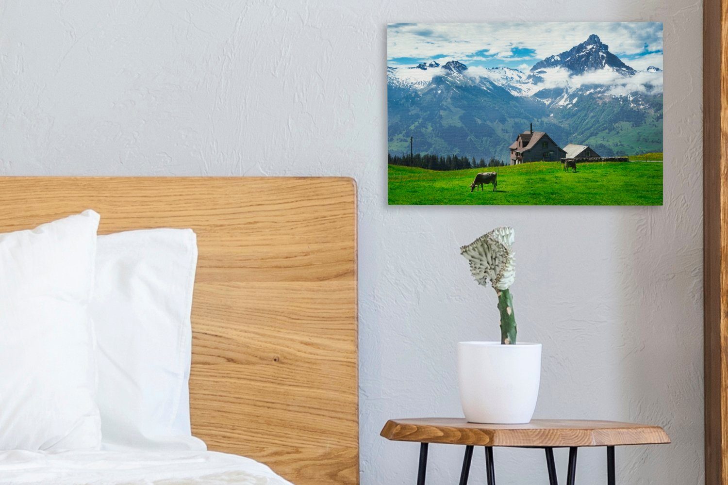 OneMillionCanvasses® Leinwandbild (1 Leinwandbilder, Alpen, Wandbild Wanddeko, Haus 30x20 cm - - St), Kuh Aufhängefertig