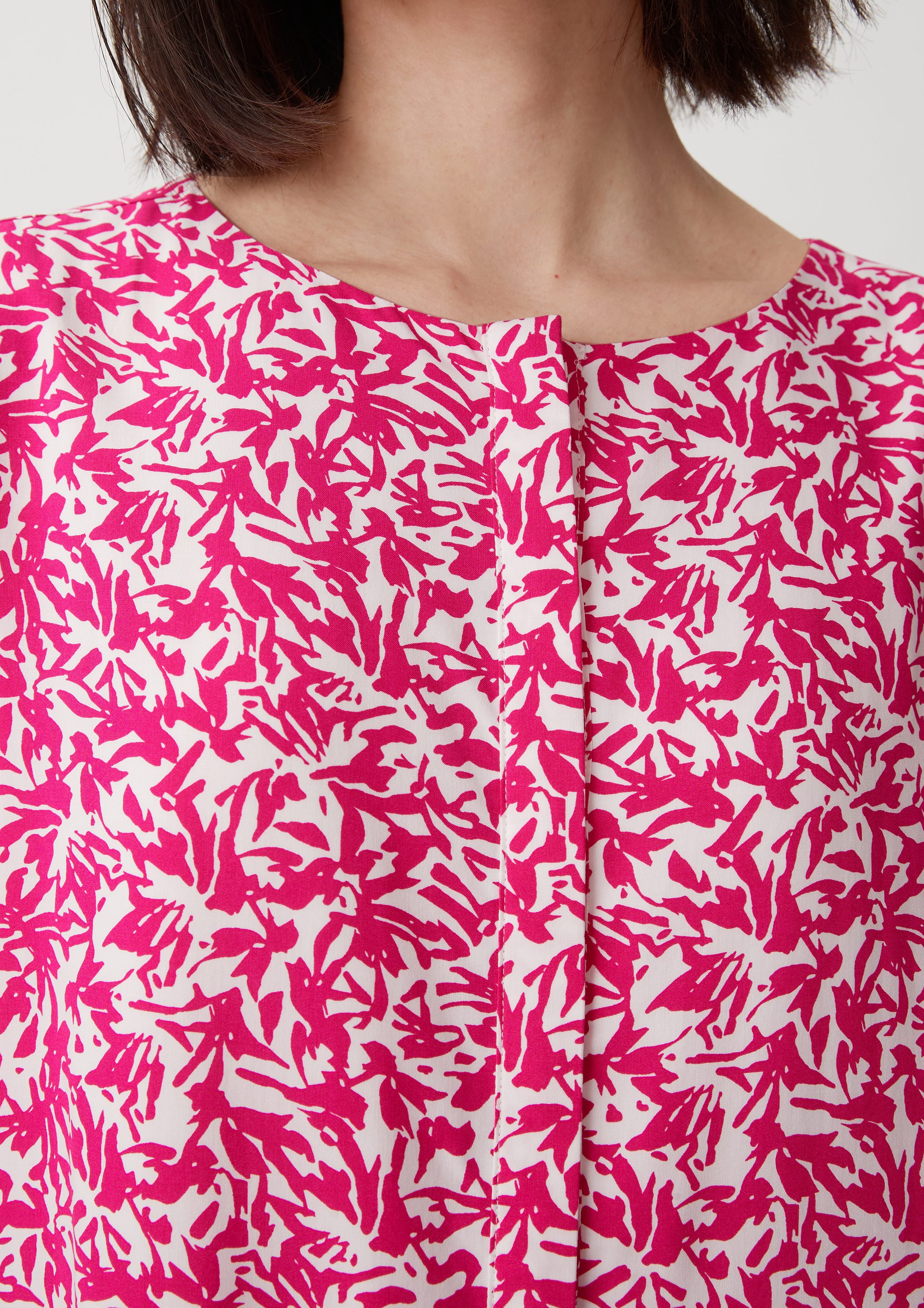 Minikleid Comma Raffung Volants, Viskosekleid Logo, aus Popeline