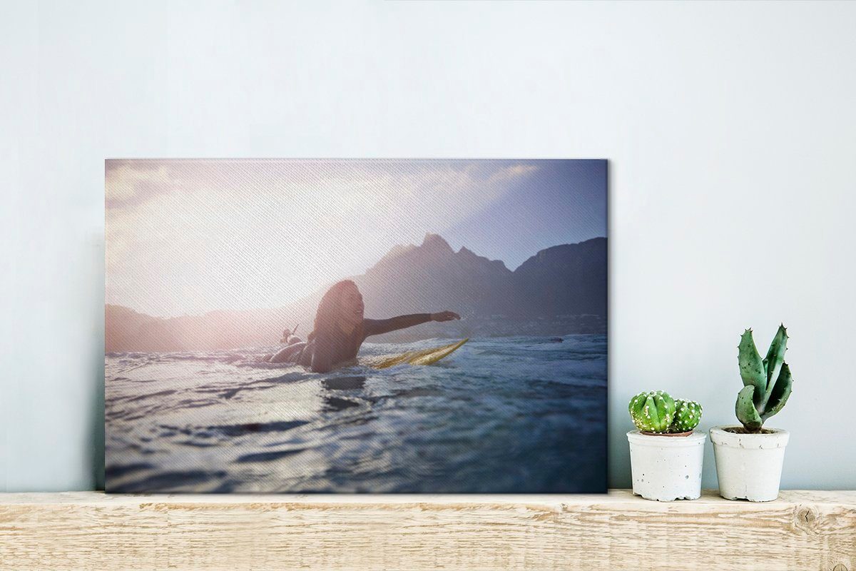 OneMillionCanvasses® Leinwandbild Surferin paddelt, (1 cm Wanddeko, Aufhängefertig, St), Leinwandbilder, 30x20 Wandbild