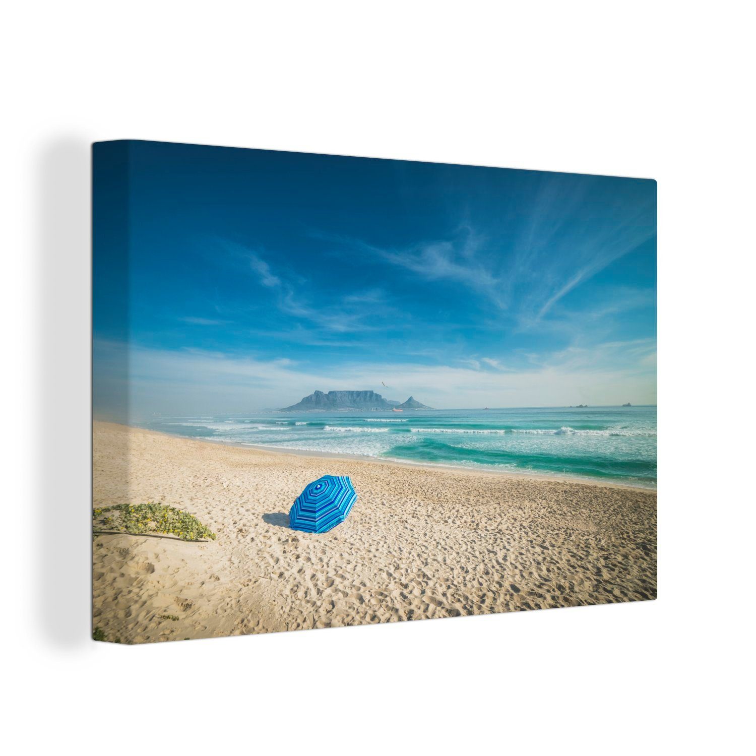 Aufhängefertig, cm mit OneMillionCanvasses® Weißer Leinwandbilder, Wandbild Südafrika, in 30x20 dem St), der (1 Strand Tafelberg Leinwandbild in Wanddeko, Ferne