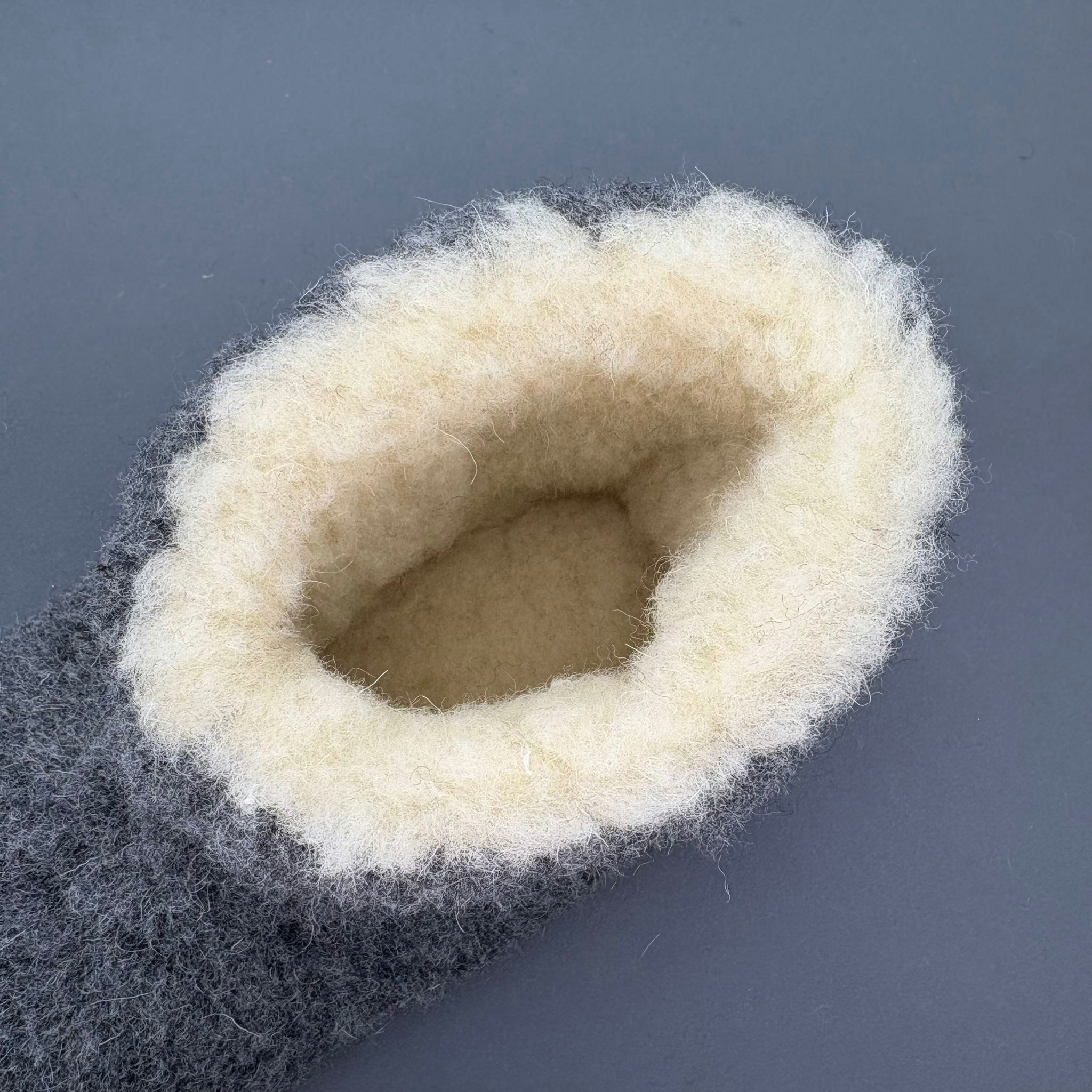 em-ka Hüttenschuhe Schurwolle Lammwolle Winter Warme Wollsocke Hausschuhe Hausschuh Füßwarmer für Damen und Herren Naturprodukt aus Schafwolle