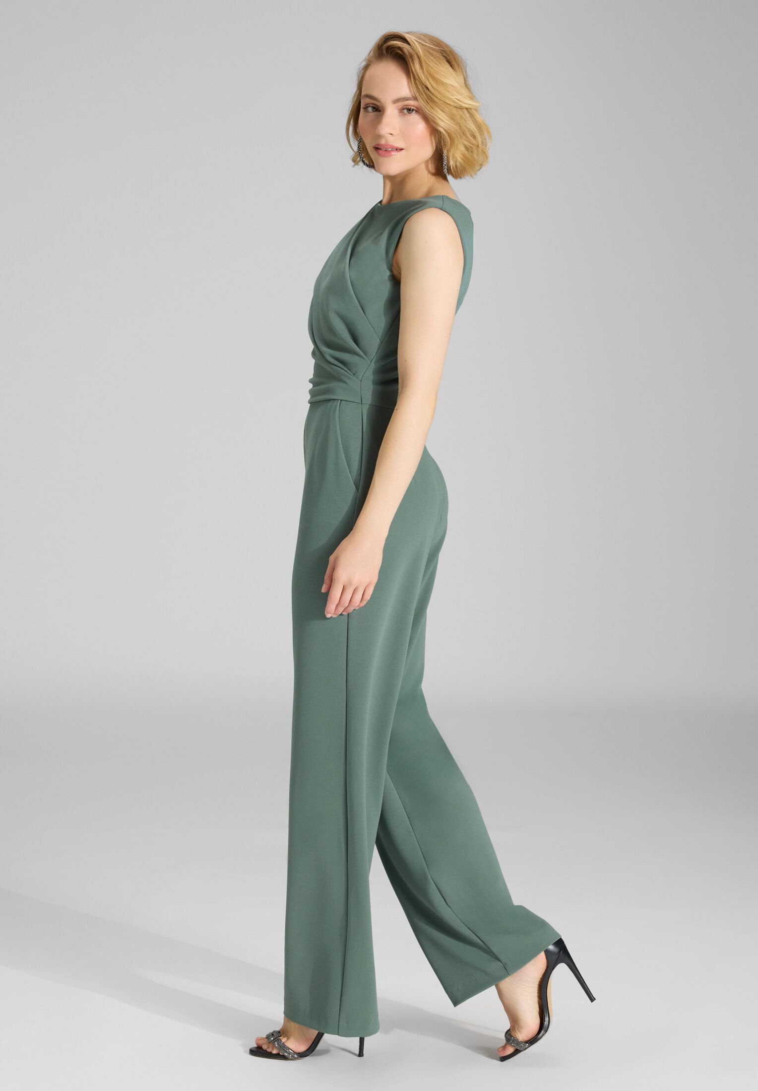 SWING Jumpsuit - Jumpsuit aus Crepe Jersey mit Drapierung Oberteil in figurbetonter Passform – Bild 5 von 5
