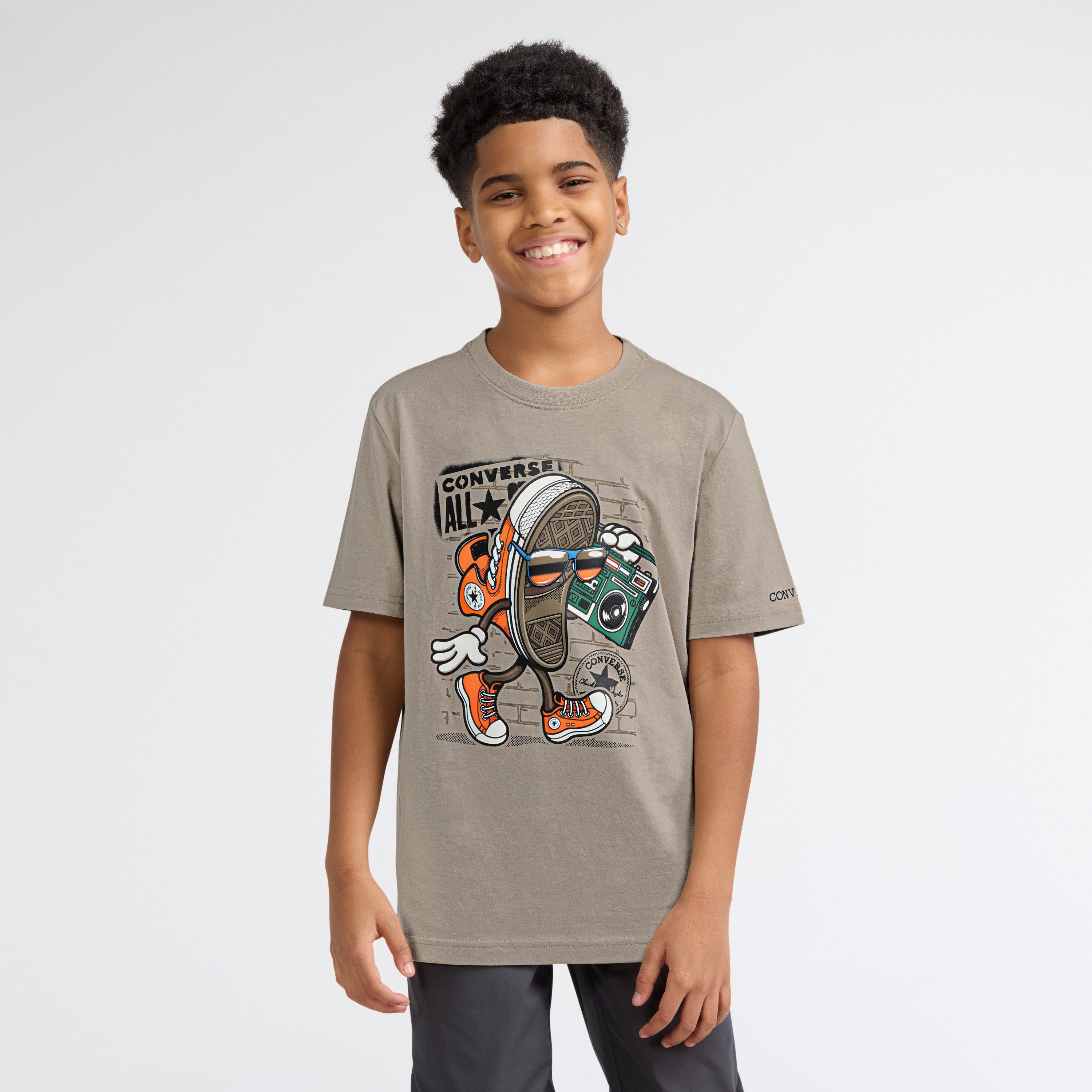Converse T-Shirt CNVB CHUCK CHARACTER für Kinder, mit Converse Chuck-Grafik im Cartoon-Stil