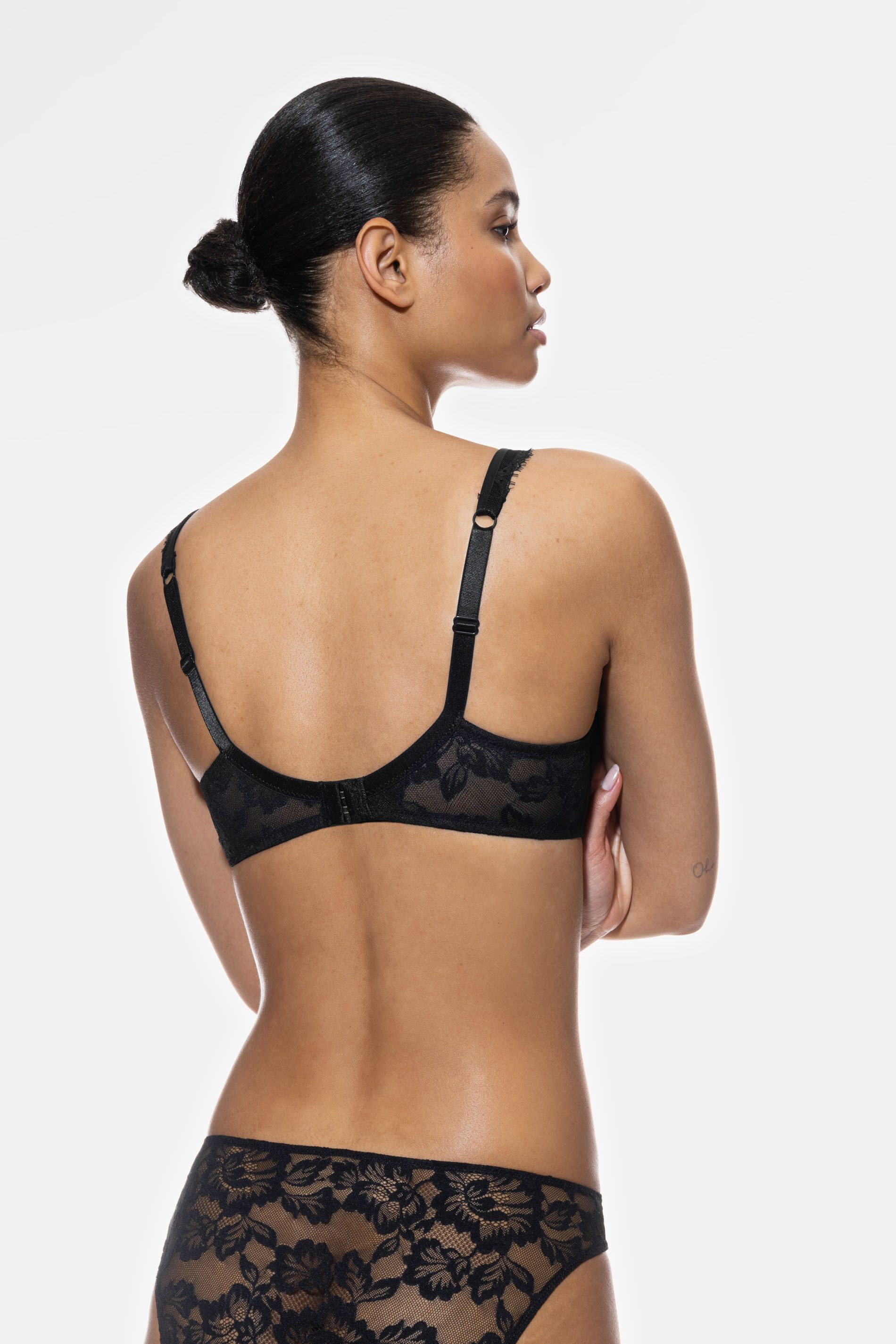 Mey Bügel-BH Mey female Spacer-BH, Full Cup Serie Amazing Uni (1-tlg., 1) 3D-Cups, atmungsaktiv, mit Bügel, Spitze, verstellbare Träger