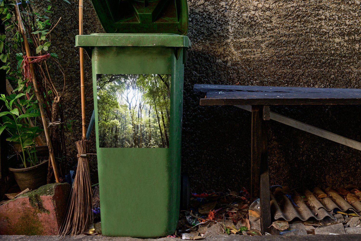 MuchoWow Wandsticker Die (1 in St), Öffnung im Regenwald Container, scheint Sticker, Mülltonne, Abfalbehälter Sonne eine Thailand Mülleimer-aufkleber, durch