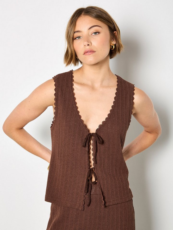 Apricot Stricktop Weste aus Pointelle-Strick mit Bindeband