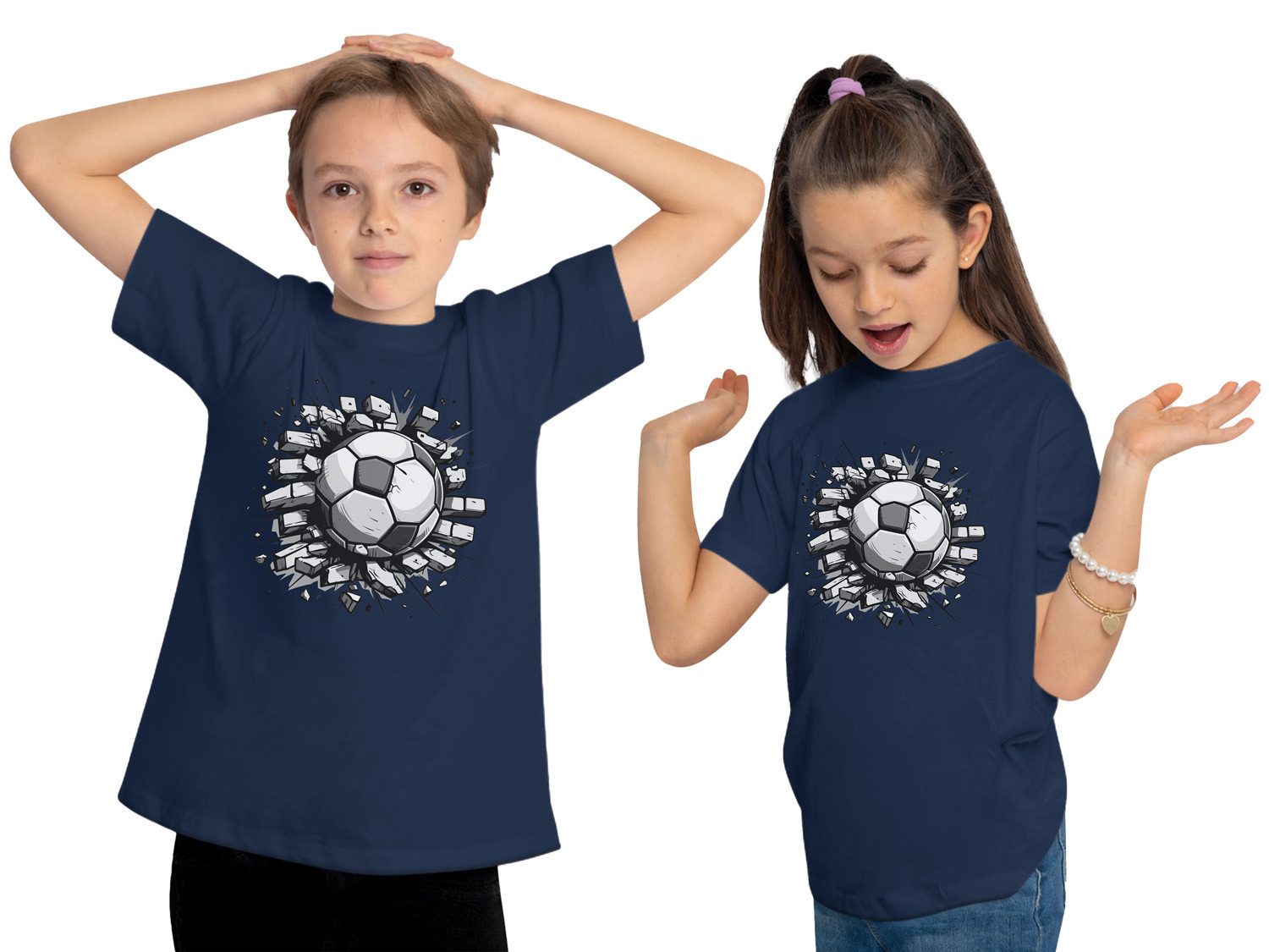 MyDesign24 T-Shirt Kinder Fussball Print Shirt - Fussball der in Wand steckt Bedrucktes Jungen und Mädchen Fussball T-Shirt i481