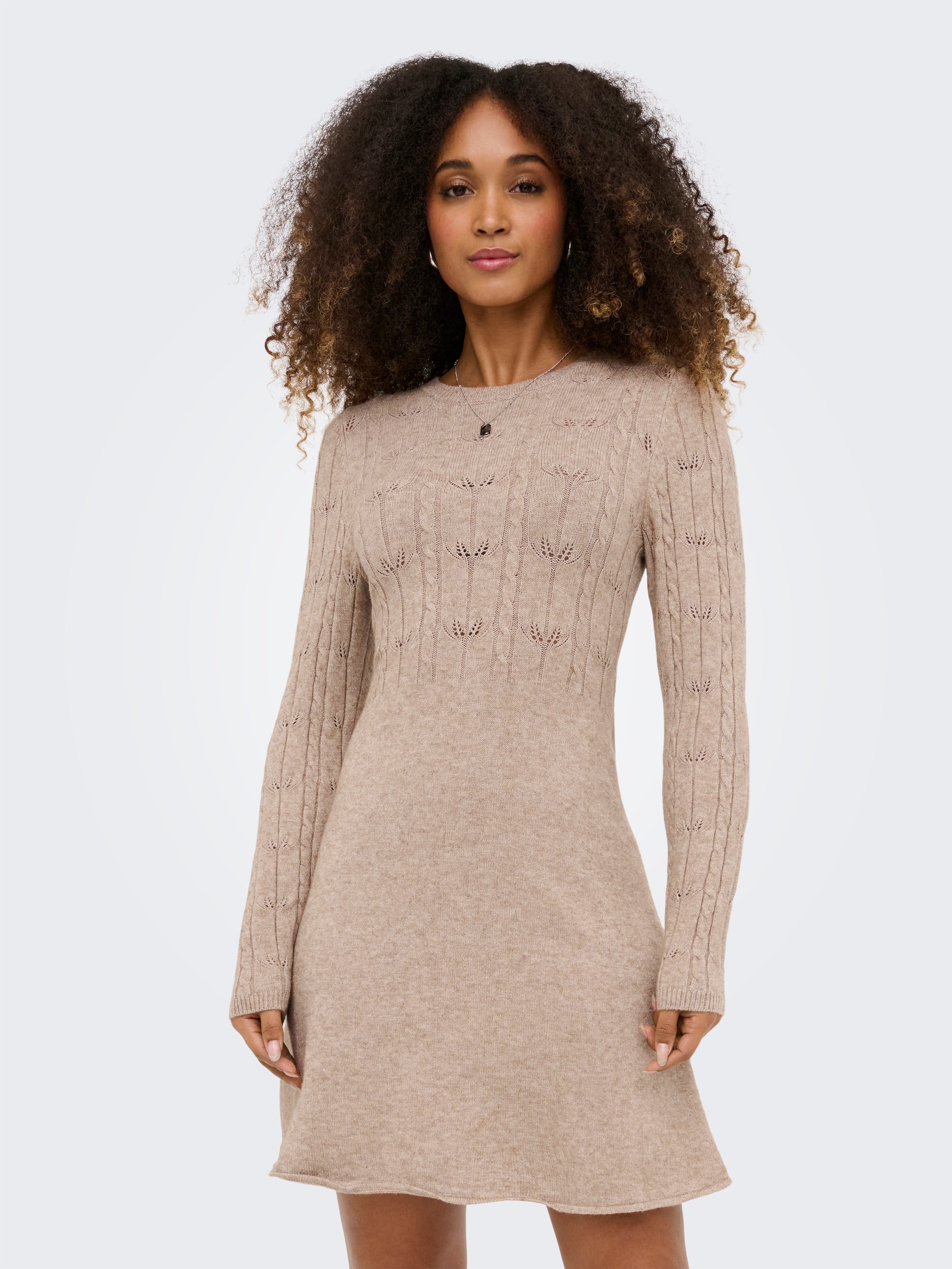 ONLY Strickkleid ONLKATIA LIFE LS O-NECK CABL DRES EX KNT Viskosemischung, regular fit, Rundhals