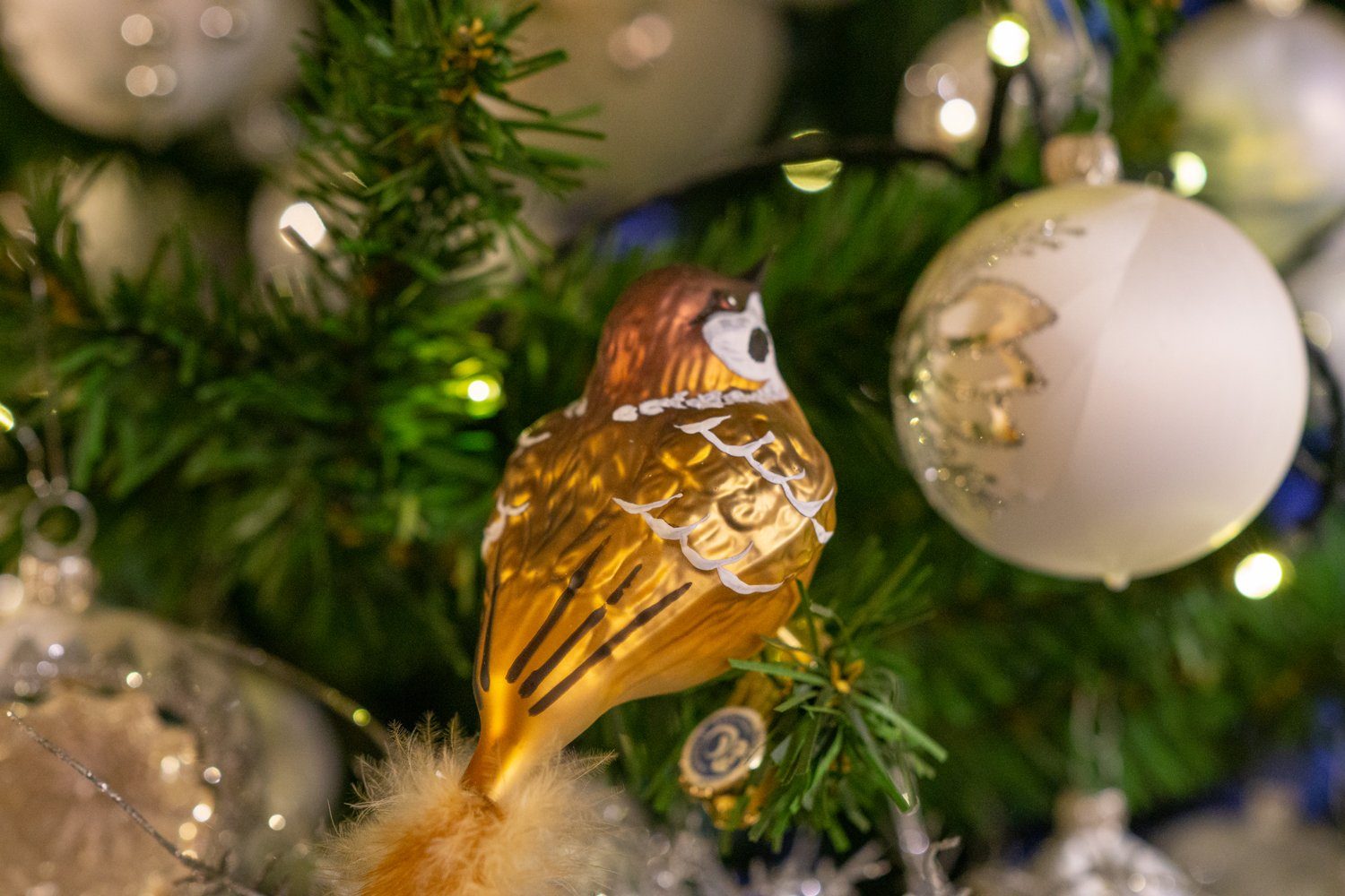 Herstellung mundgeblasen, Christbaumschmuck Glasvogel eigener aus Feldsperling Birds handdekoriert, Naturfeder, Glass of mit