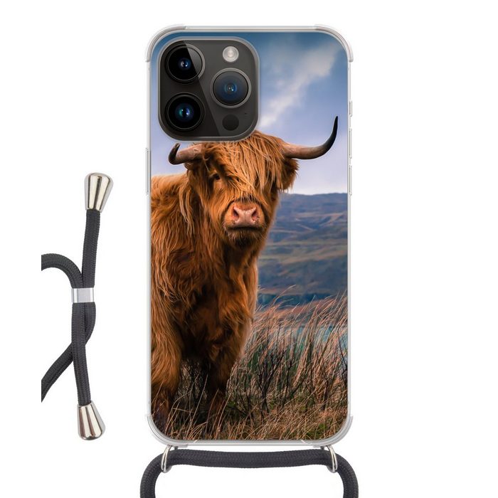MuchoWow Handyhülle Schottischer Highlander - Berg - Wasser - Natur - Kuh Handyhülle Telefonhülle Apple iPhone 14 Pro