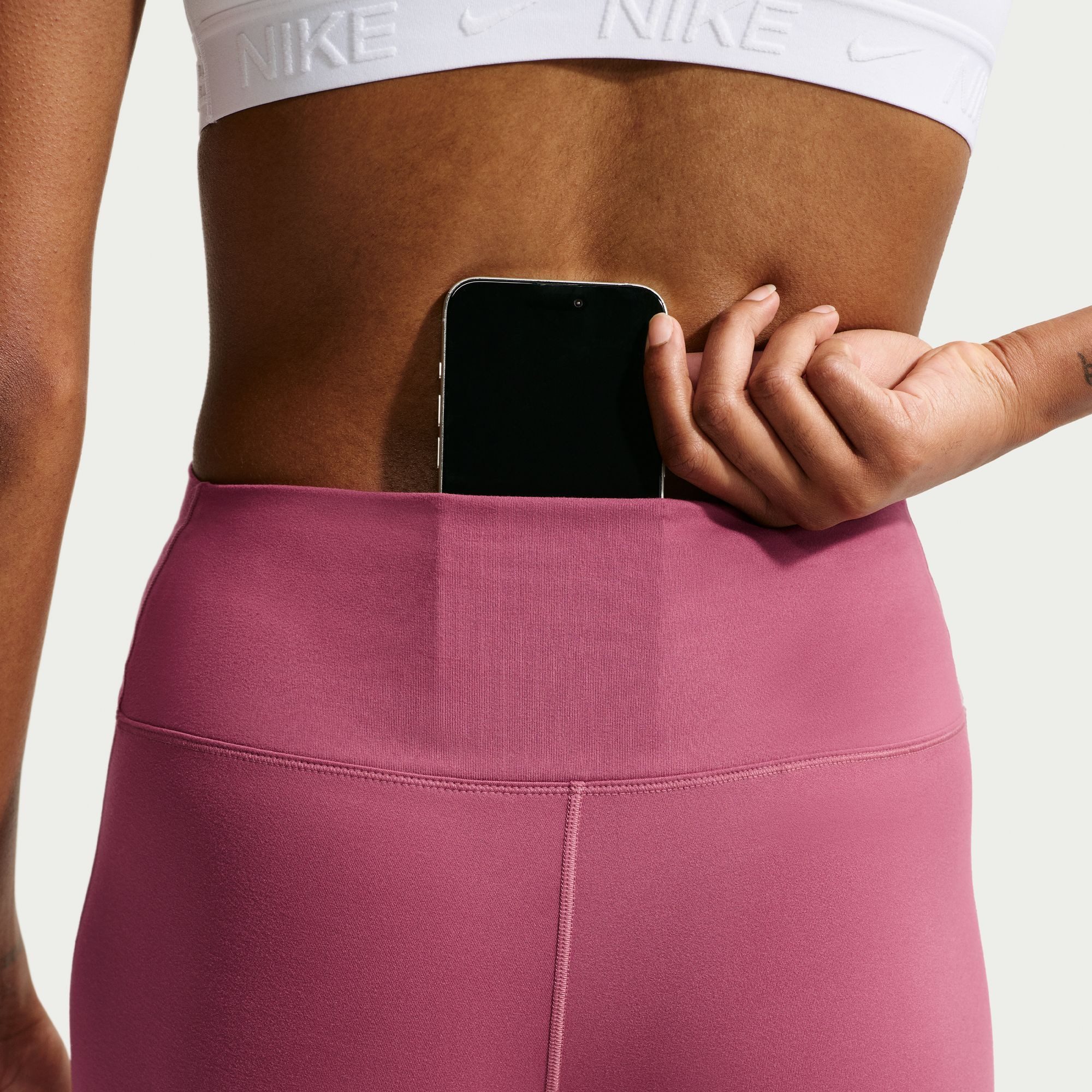 Nike Sporthose W NK ONE DF HR TGHT FLRE USEAM für Fitness-Training geeignet, aus Polyester und Elasthan