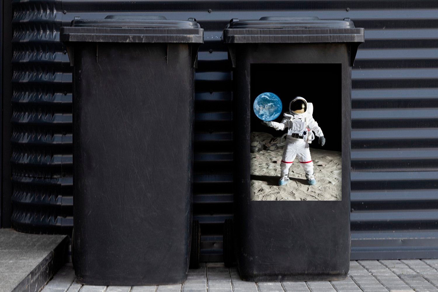 Container, Mülltonne, Wandsticker Mülleimer-aufkleber, Erde St), Sticker, Abfalbehälter Astronaut (1 MuchoWow - Mond -