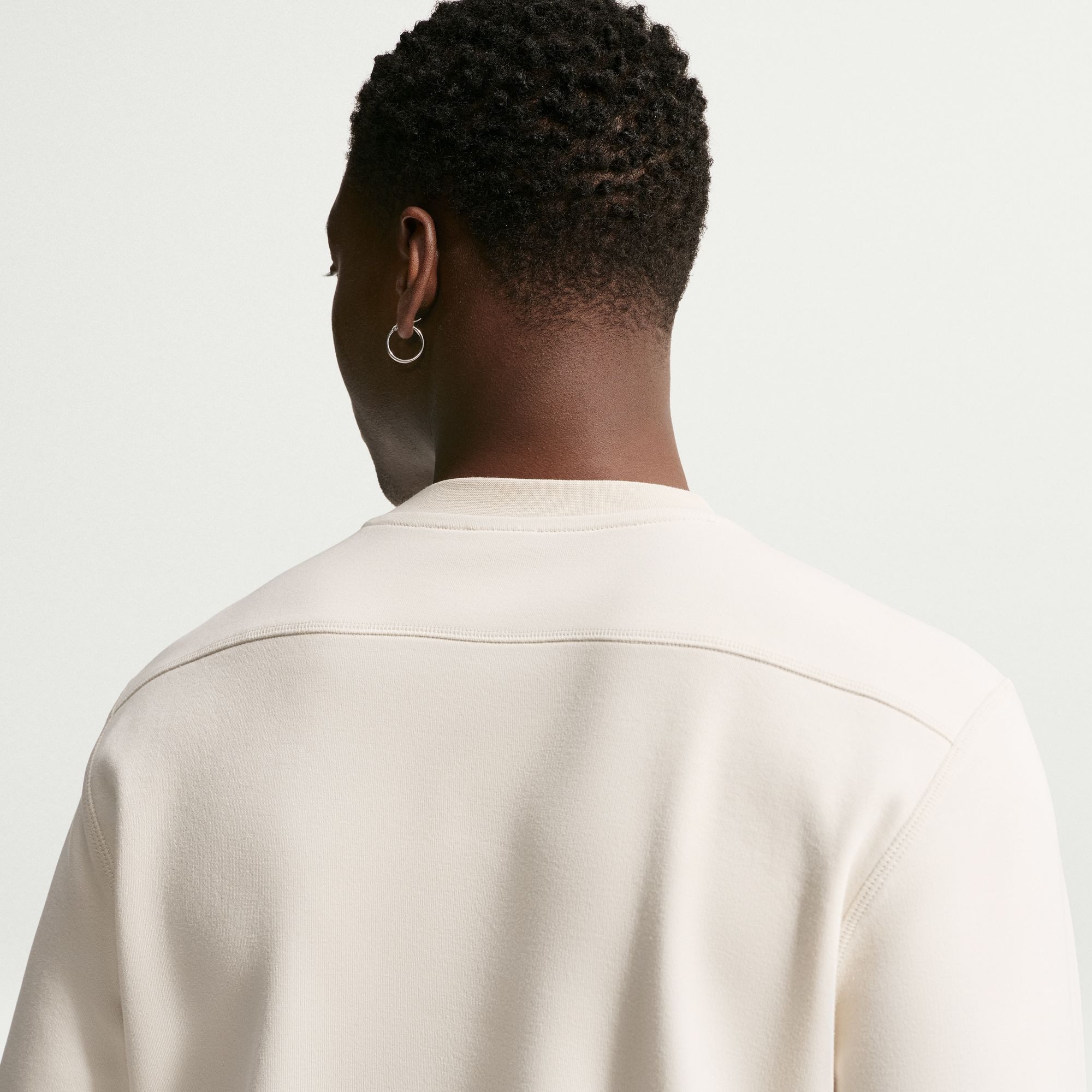 Nike Sportswear Sweatshirt Nike Sportswear Club Men's Long-Sleeve Varsity Crew mit Varsity-inspiriertem Design, in den Größen S bis XXXL erhältlich