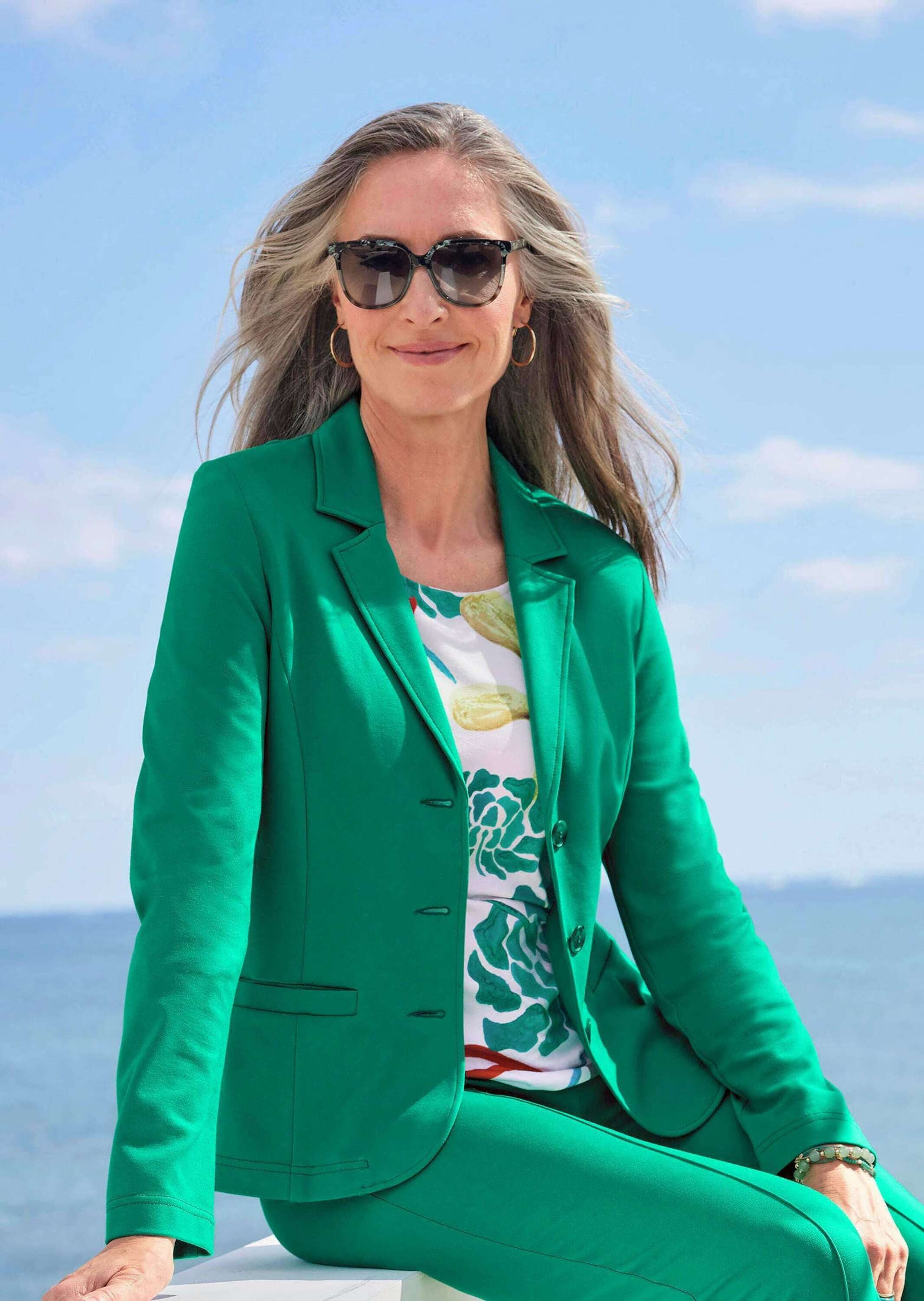 GOLDNER Outdoorjacke Kurzgröße: Damen elegante Jacke aus Stretchjersey Bequemer Jerseyblazer mit figurnaher Passform