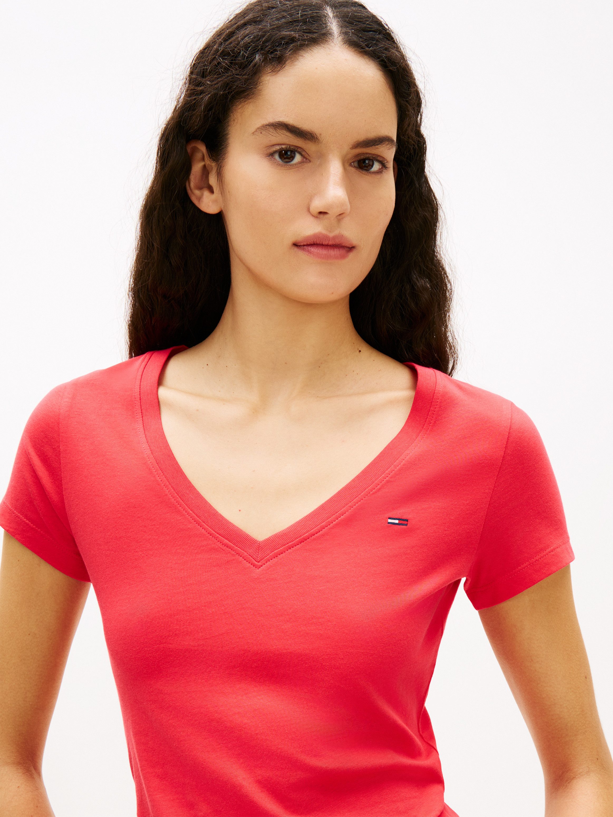 Tommy Jeans Kurzarmshirt TJW SLIM V-NECK TEE mit Logo-Stickerei